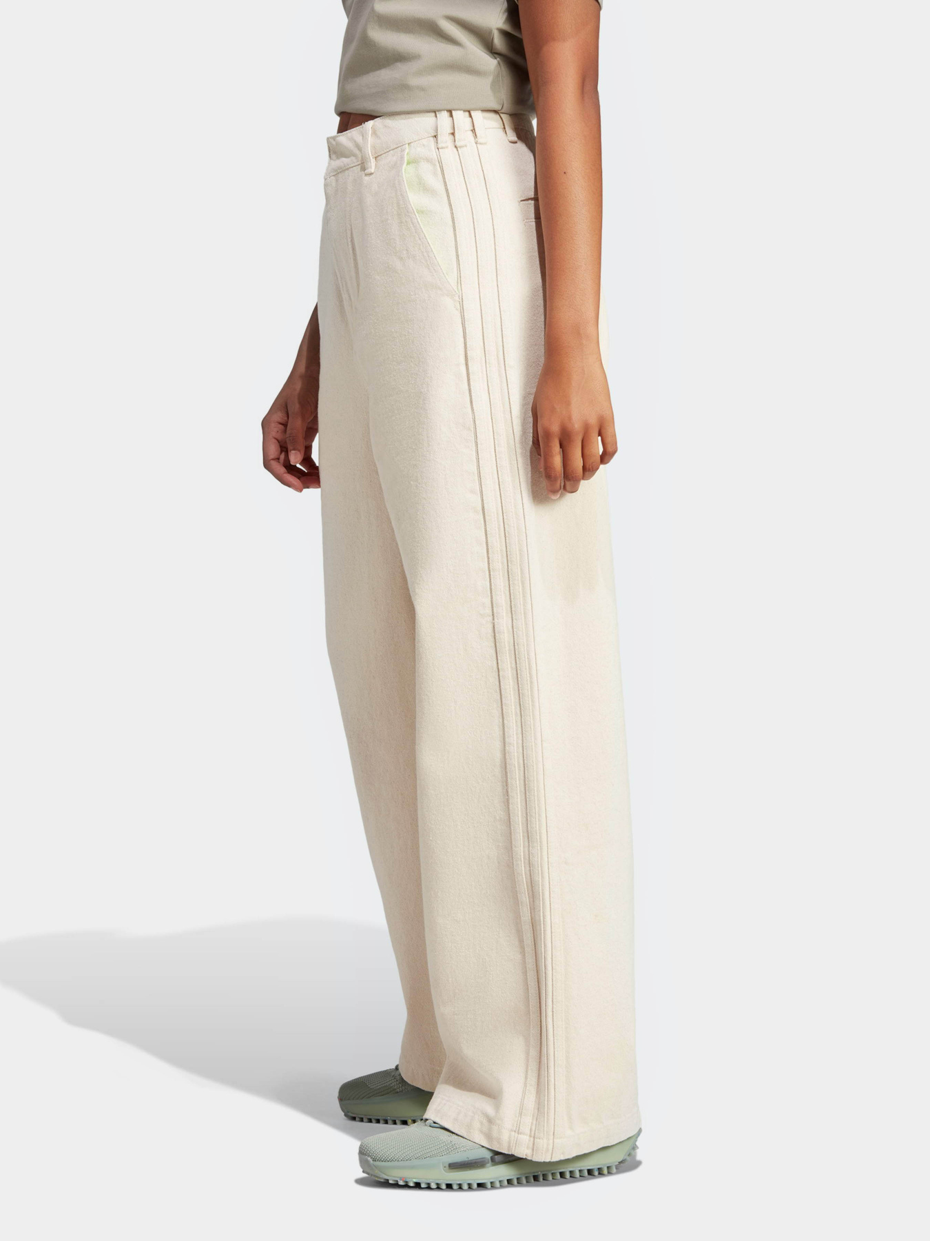 Расклешенные джинсы Adidas Originals X KSENIASCHNAIDER модель IJ6622 Расклешенные джинсы Adidas Originals X KSENIASCHNAIDER модель IJ6622 Фото