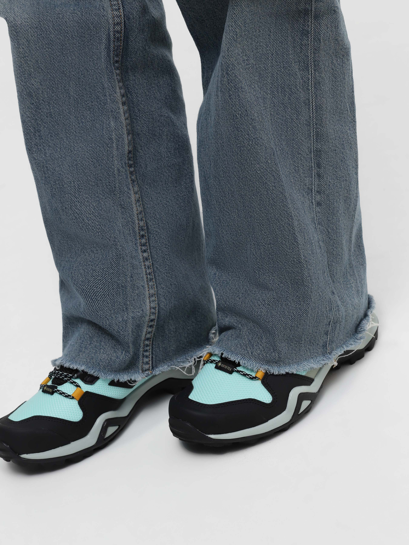 Кроссовки повседневные Adidas Terrex AX3 GORE-TEX Hiking модель IF4875 Фото