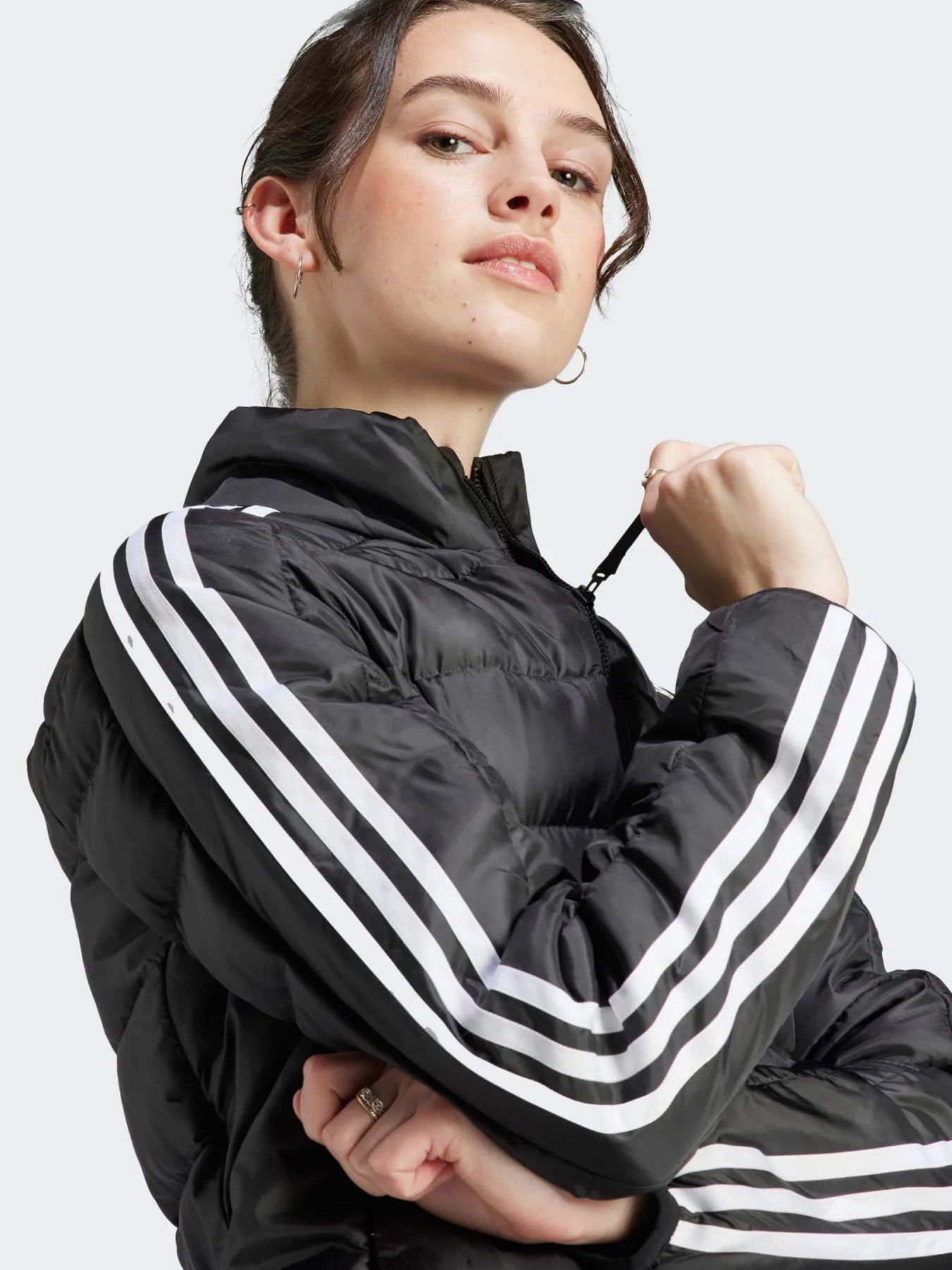 Демисезонная куртка Adidas Essentials 3-Stripes Light Down модель HZ5726 Фото