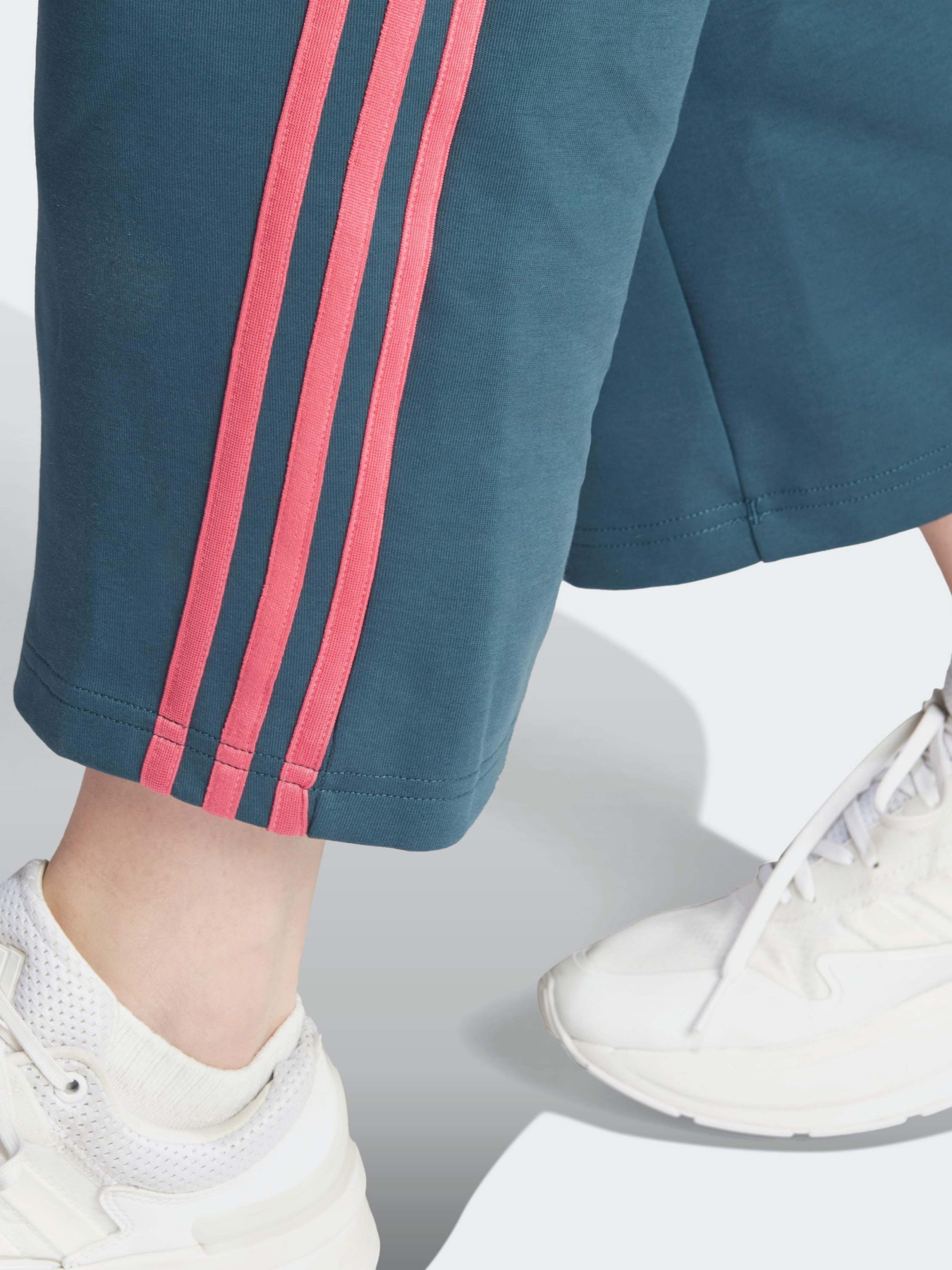 Спортивні штани Adidas Future Icons 3-Stripes модель IM2451 Фото