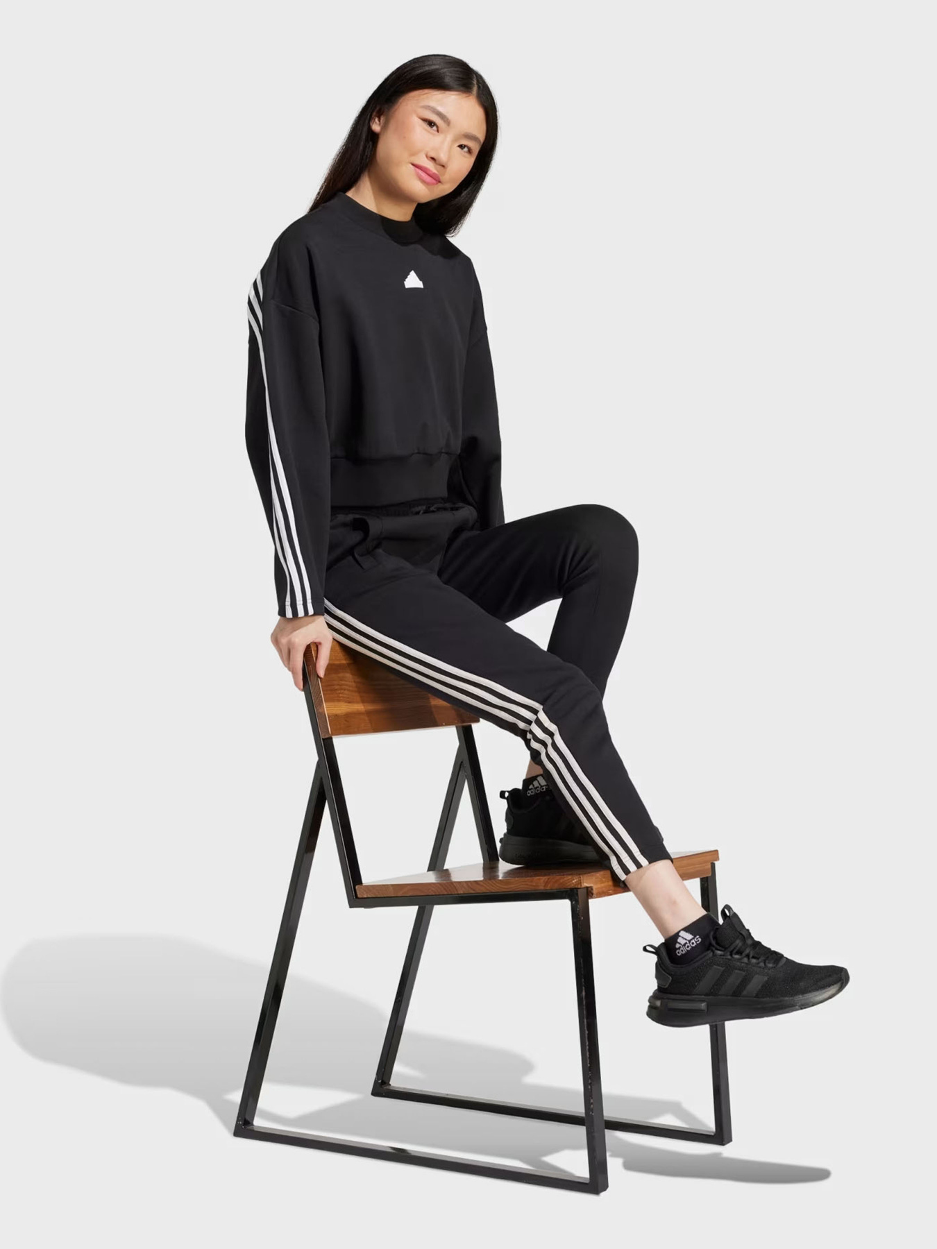 Світшот Adidas FUTURE ICONS 3-STRIPES модель IP1549 Фото