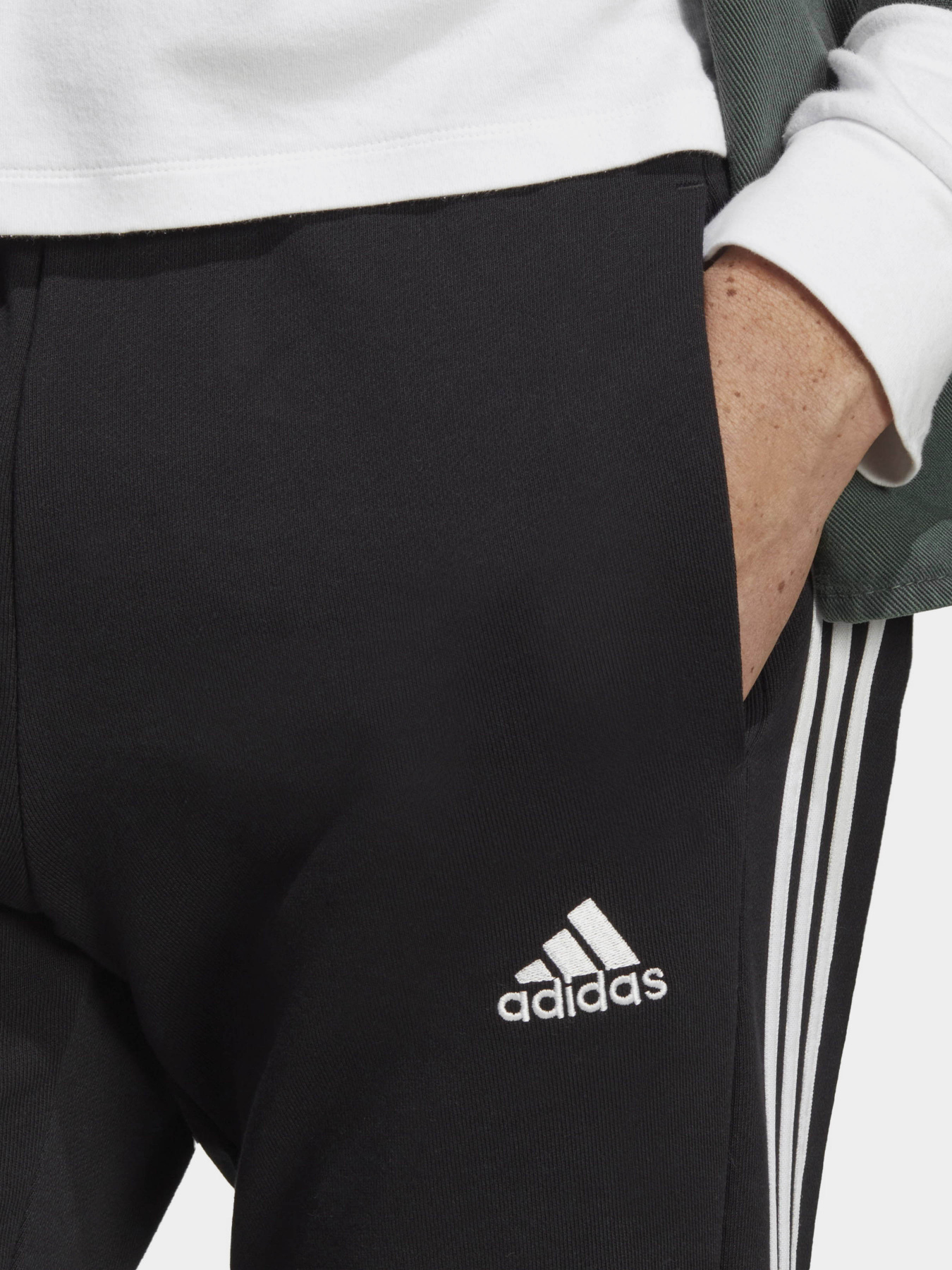 Штаны спортивные Adidas Essentials French Terry Tapered Elastic Cuff 3-Stripes Sportswear модель IC0050 Фото