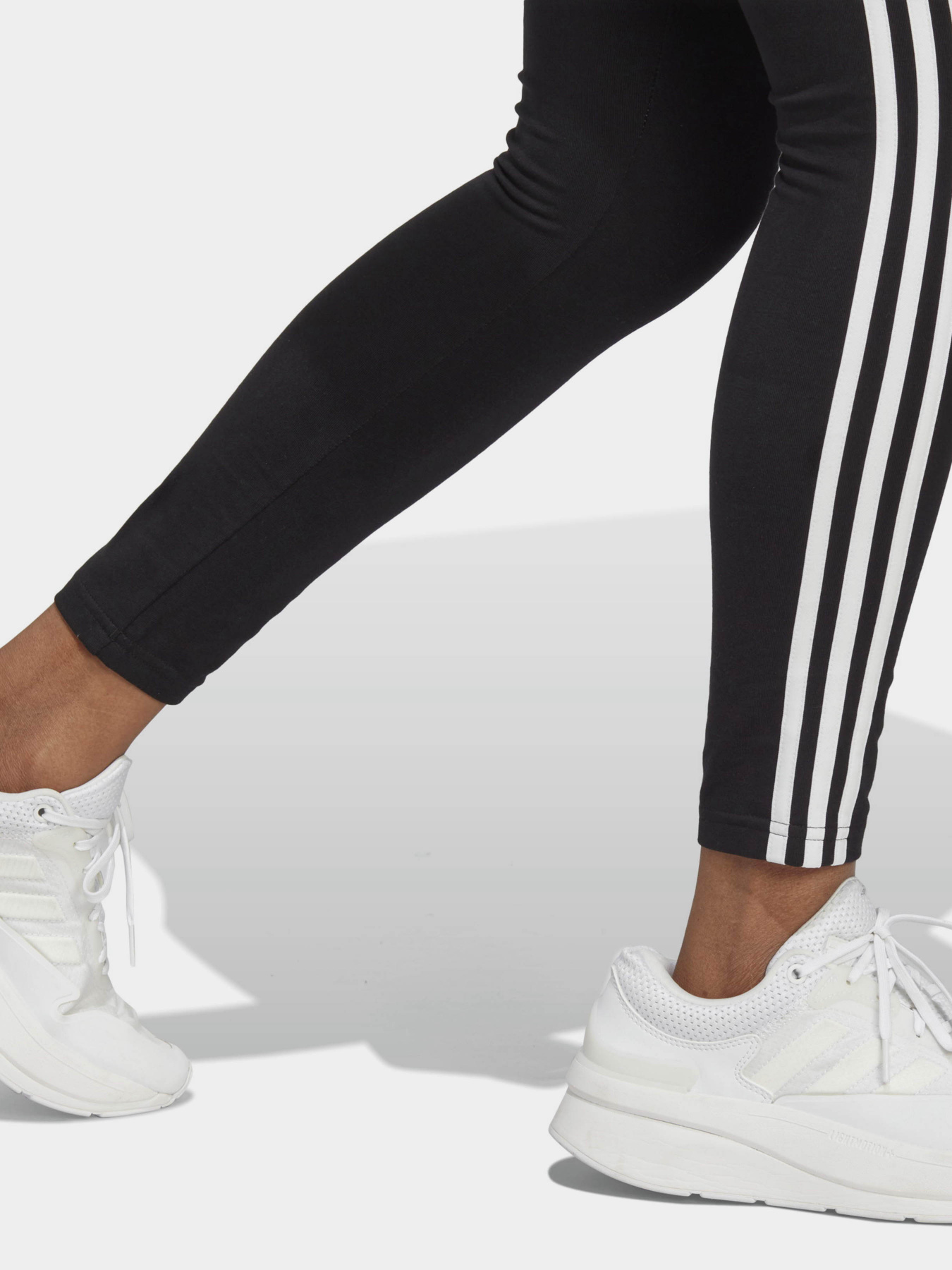 Легінси спортивні Adidas Essentials 3-Stripes High-Waisted Single Jersey модель IC7151 Фото
