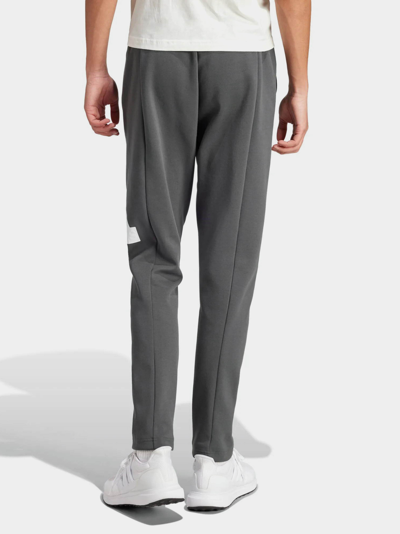 Штаны спортивные Adidas Future Icons Badge of Sport модель IR9177 Фото