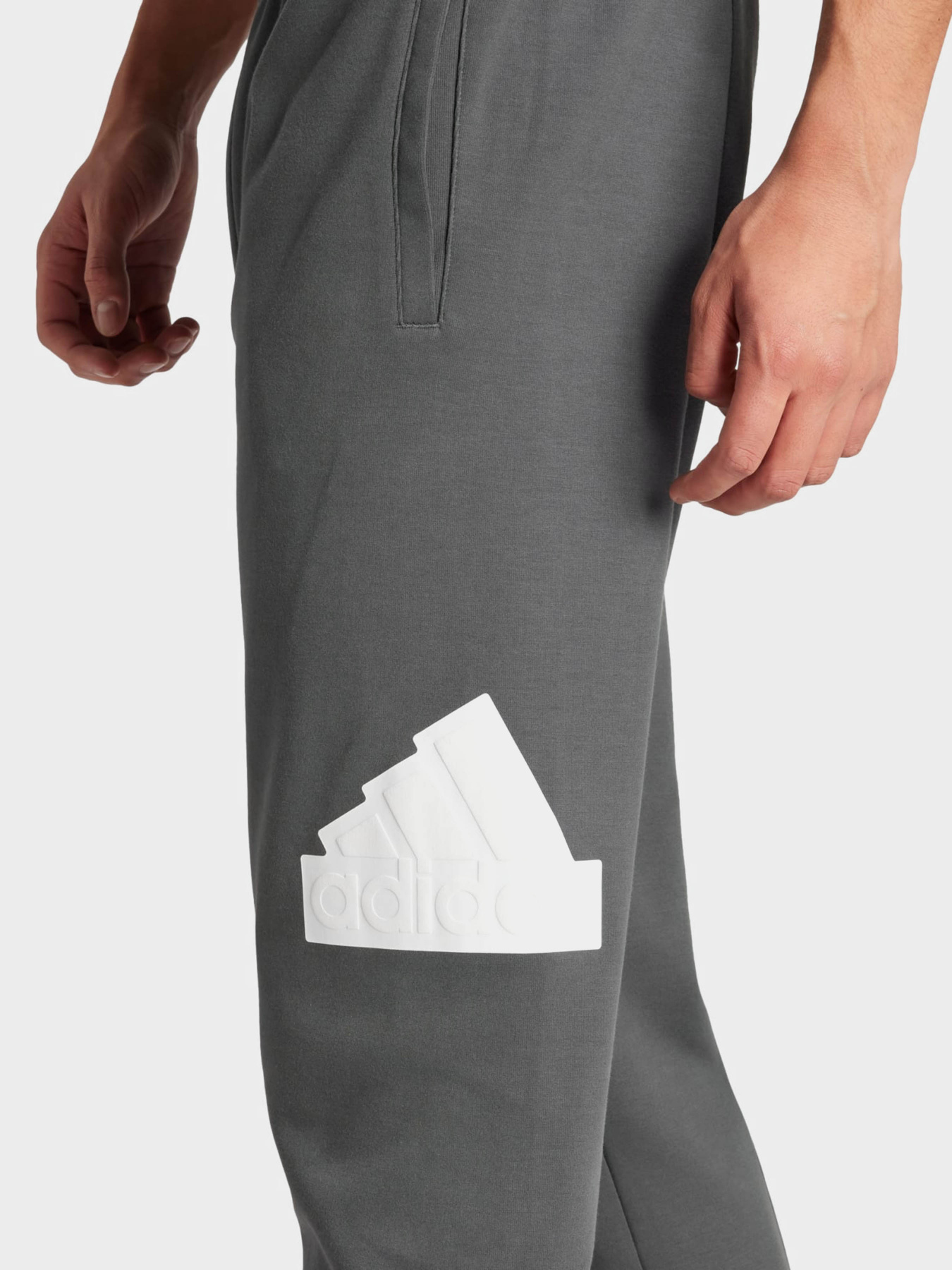 Штаны спортивные Adidas Future Icons Badge of Sport модель IR9177 Фото