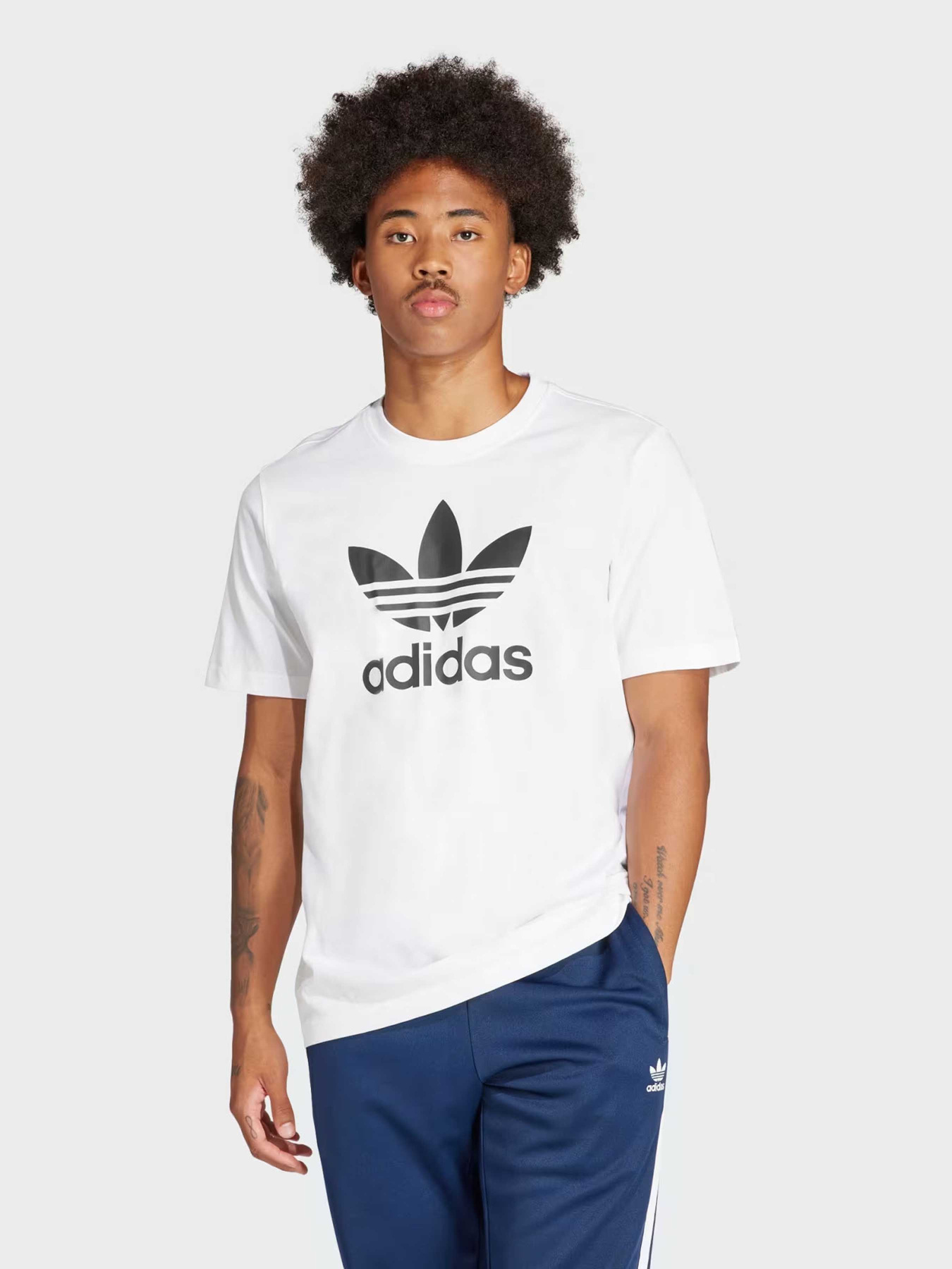 Футболка Adidas TREFOIL модель IV5353 Футболка Adidas TREFOIL модель IV5353 Фото