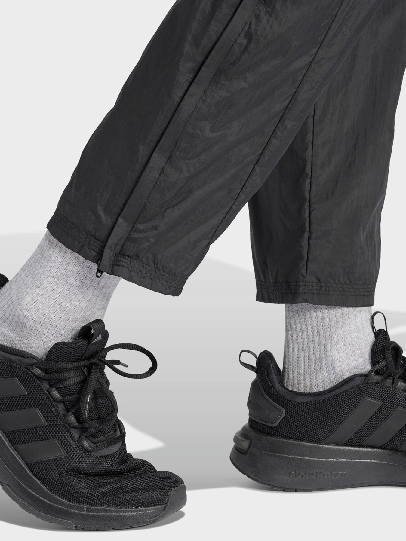 Штаны спортивные Adidas TIRO CUT 3-STRIPES SUMMER WOVE модель IQ4817 Фото