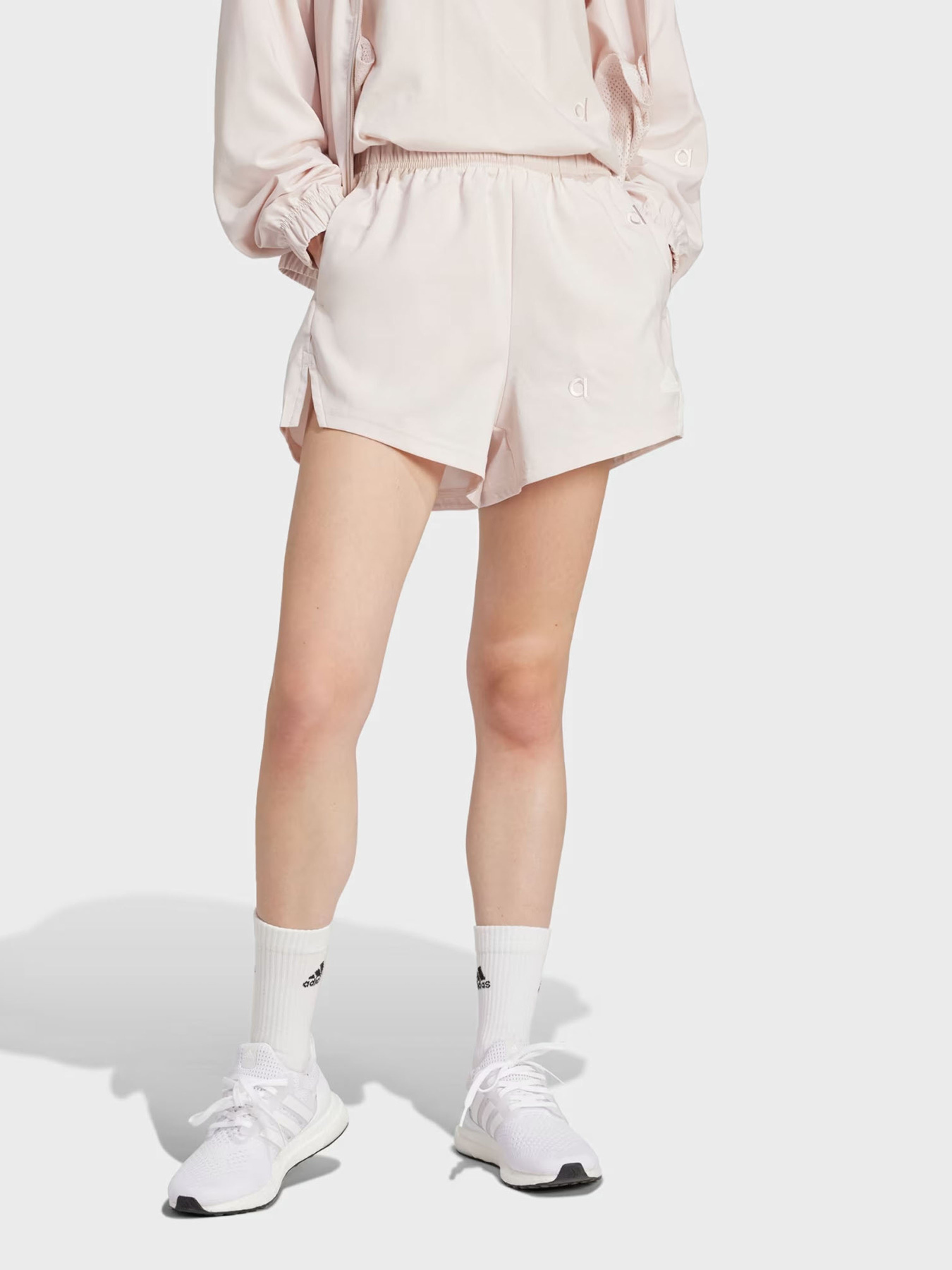 Шорты спортивные Adidas Embroidery Woven Loose модель IW8732 Фото