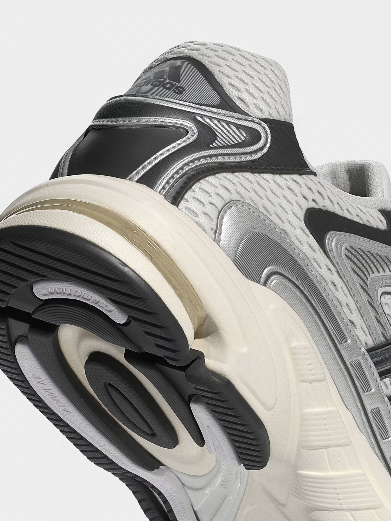 Кроссовки повседневные Adidas RESPONSE CL модель IG6226 Фото