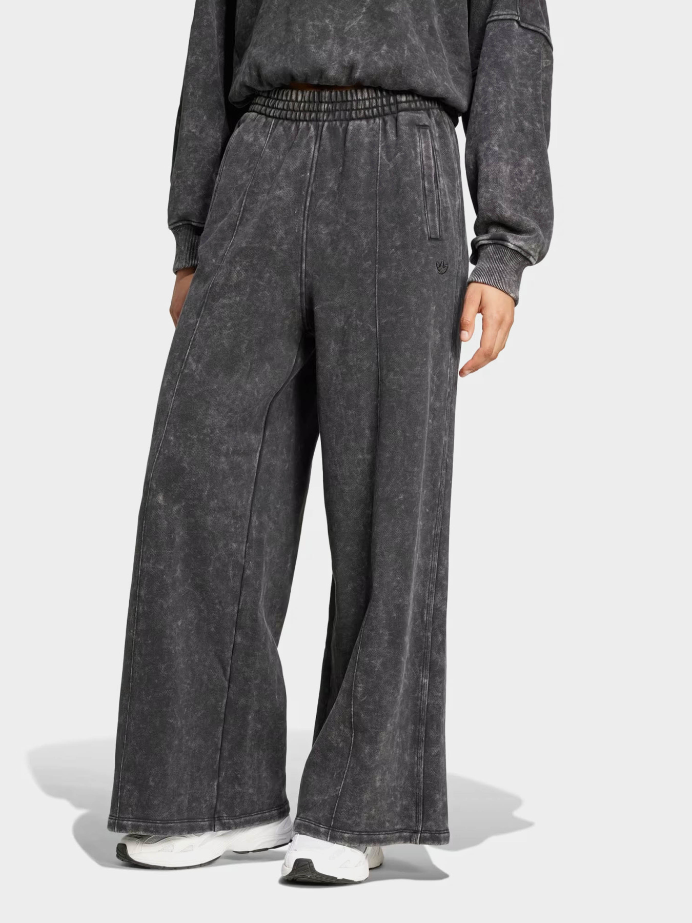 Штаны спортивные Adidas Premium Essentials Washed Loose модель IW5740 Фото