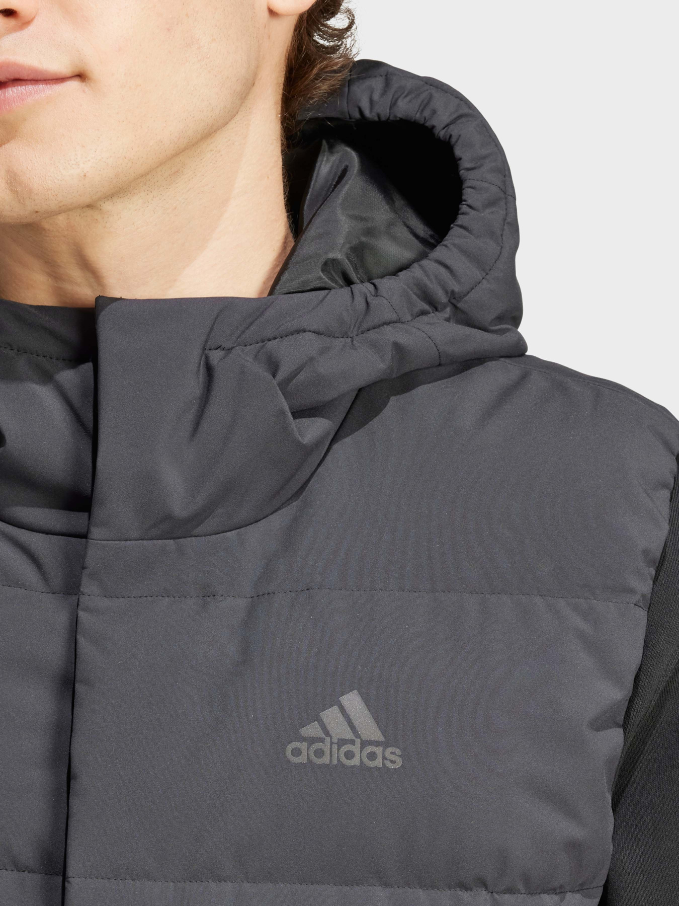 Утеплений жилет Adidas HELIONIC SPORTSWEAR модель IX8113 Фото