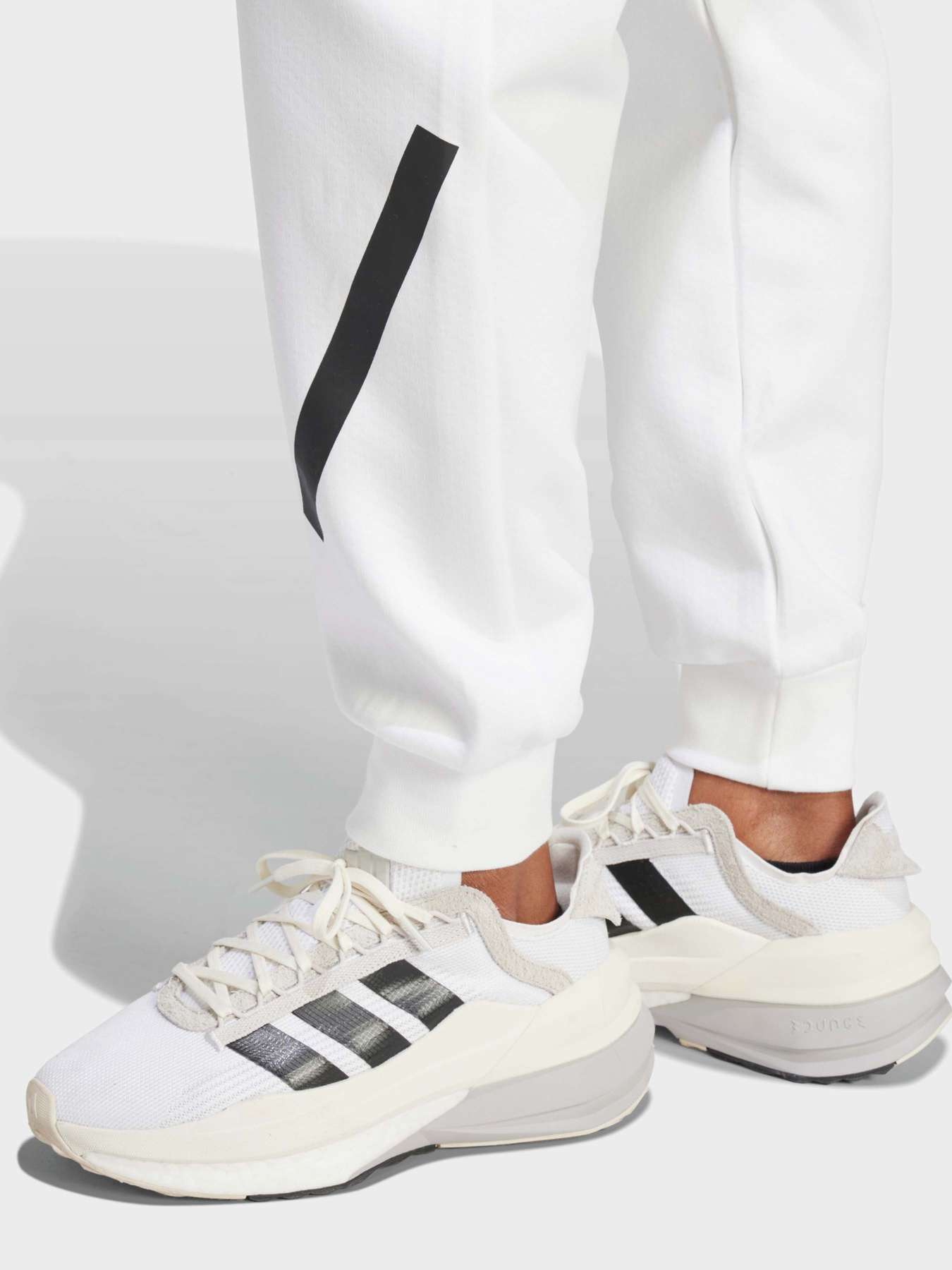 Джоггеры Adidas Z.N.E. Sportswear модель JE7843 Фото