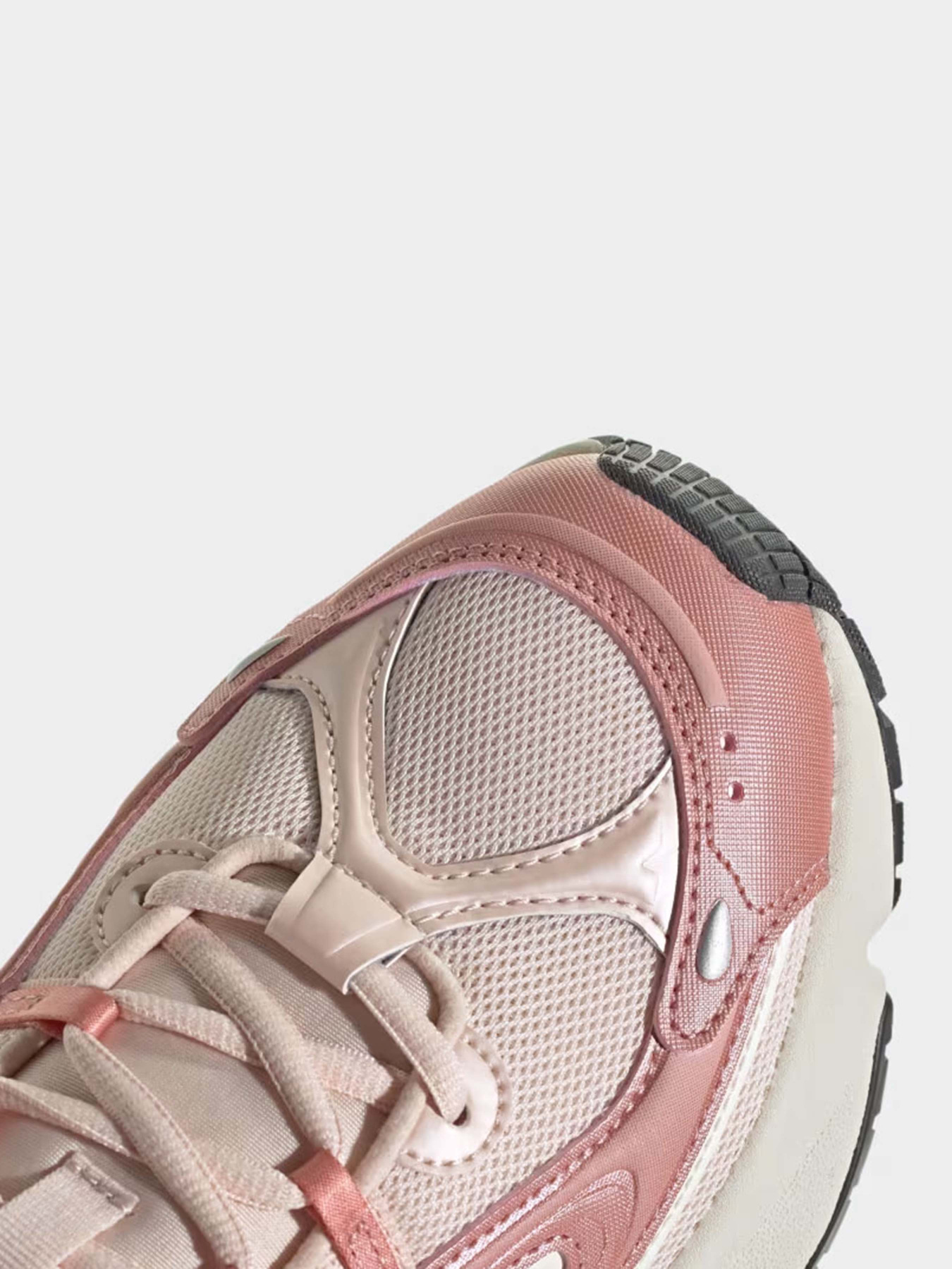 Кроссовки повседневные Adidas OZMILLEN модель JI3087 Фото