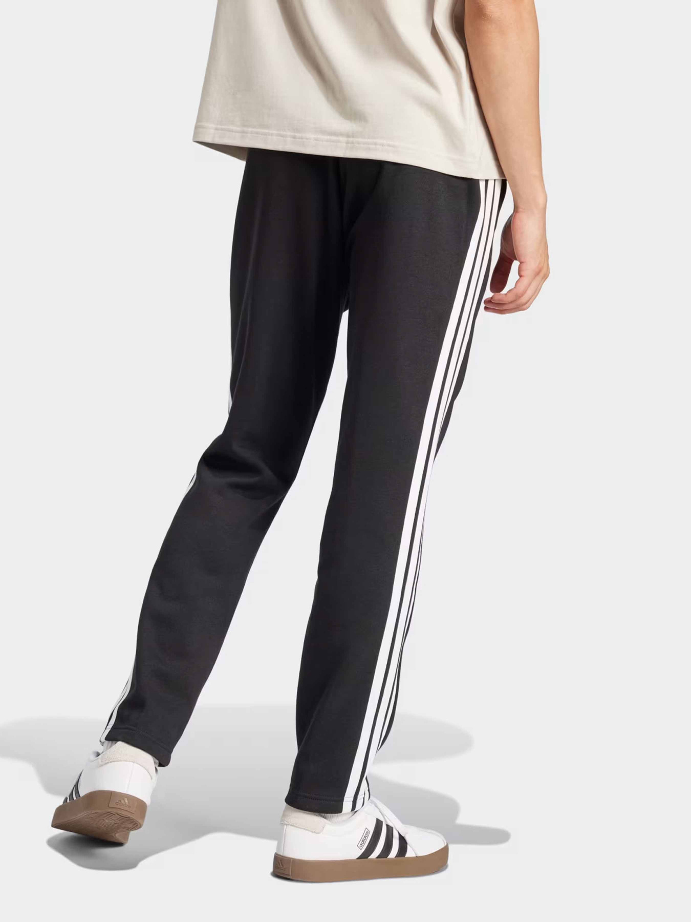 Штаны спортивные Adidas ESSENTIALS 3-STRIPES модель JD1854 Штаны спортивные Adidas ESSENTIALS 3-STRIPES модель JD1854 Фото