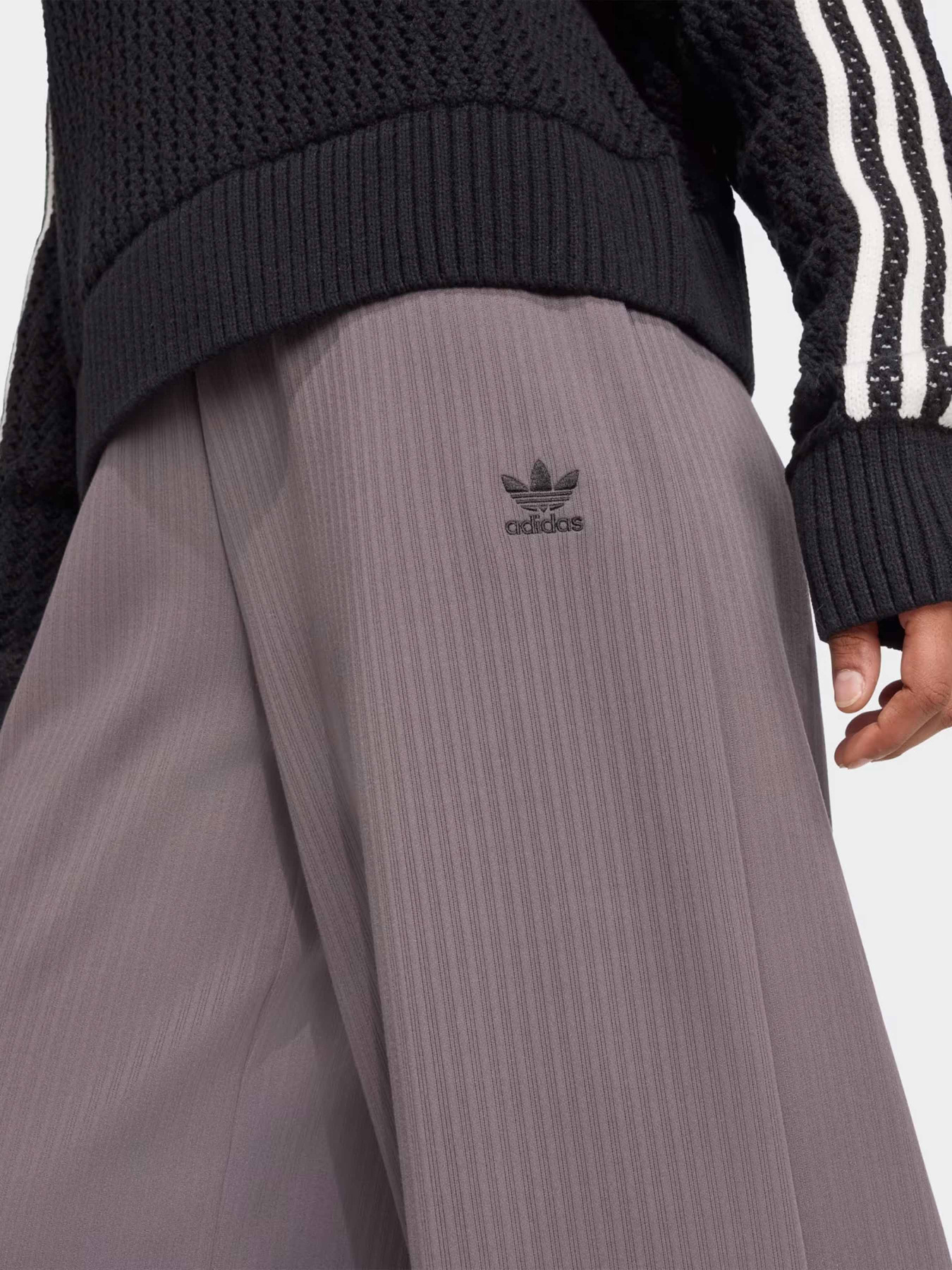 Спортивні штани Adidas ESSENTIALS модель JV7485 Фото