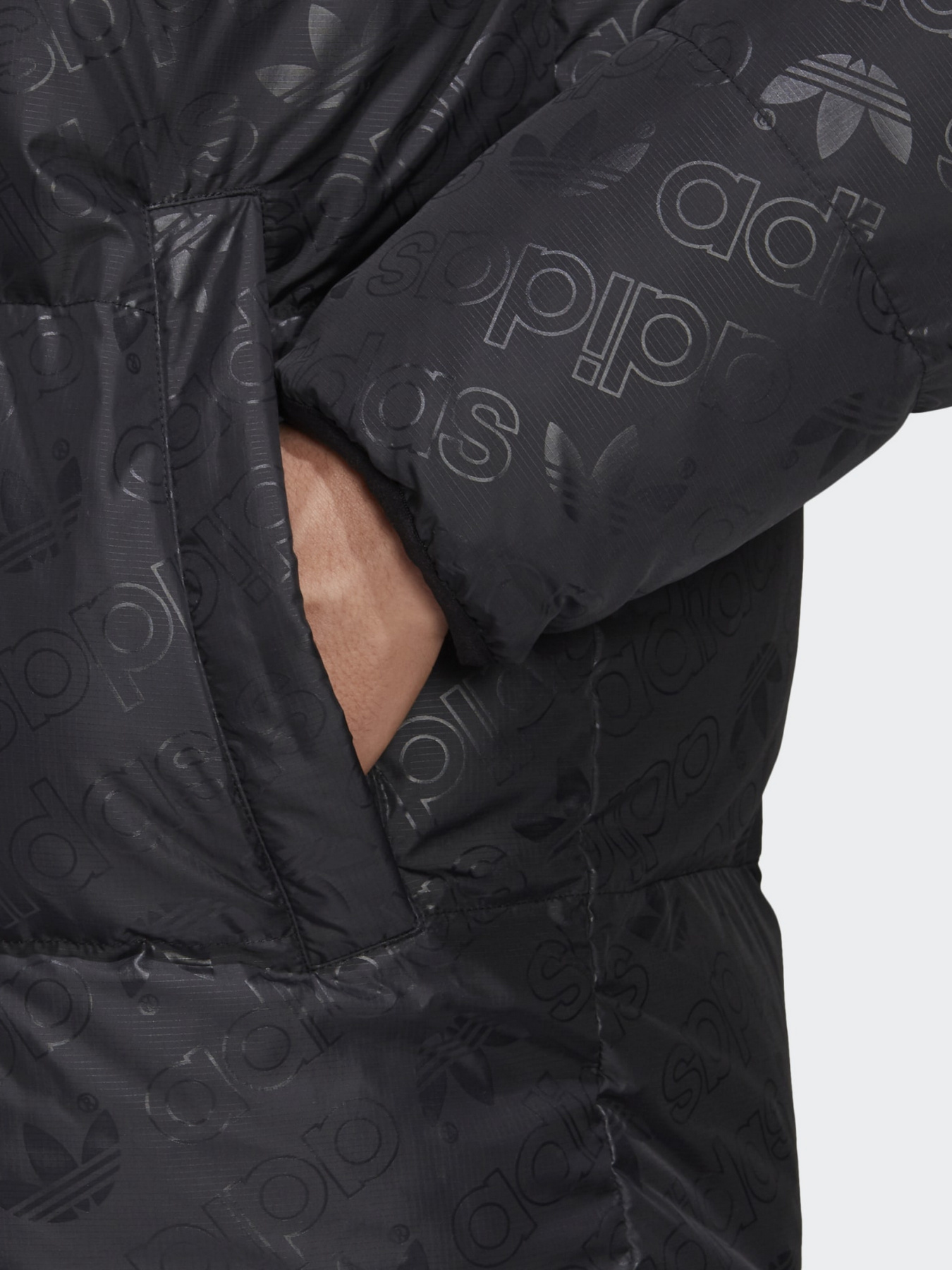 Куртки та дублянки Adidas модель JW5839 Фото
