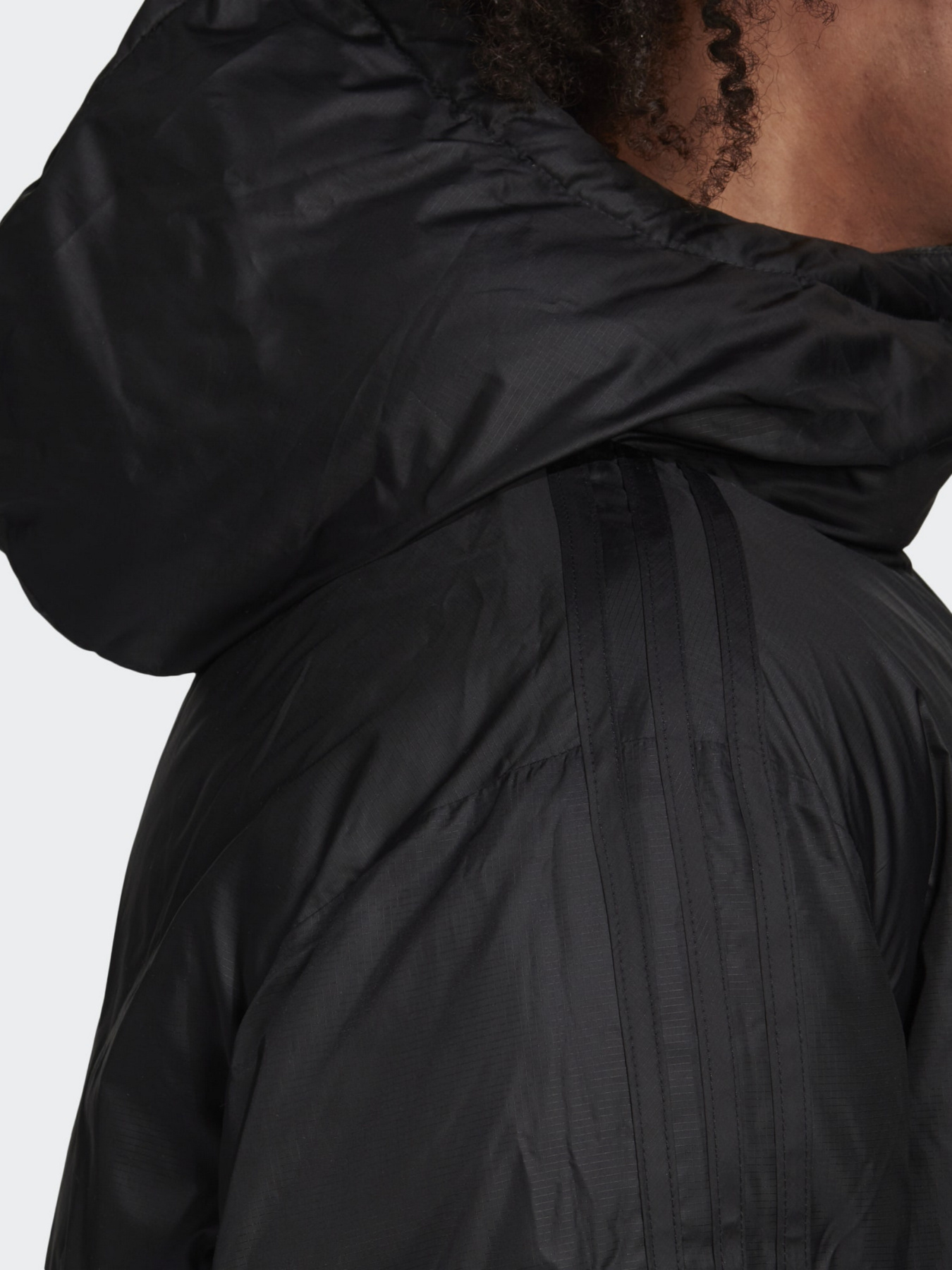 Куртки та дублянки Adidas модель JW5839 Фото
