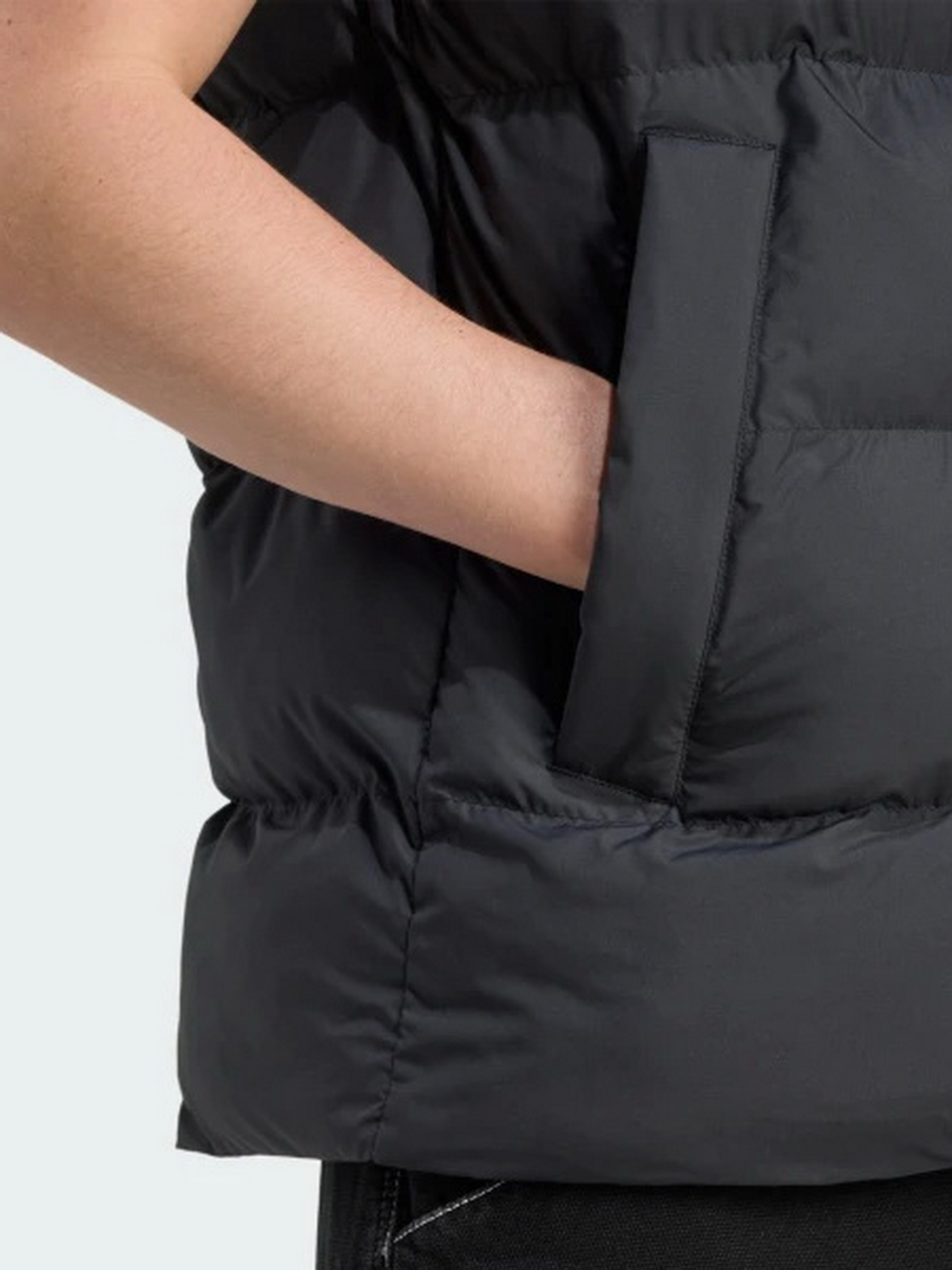 Утепленный жилет Adidas модель JW5841 Фото