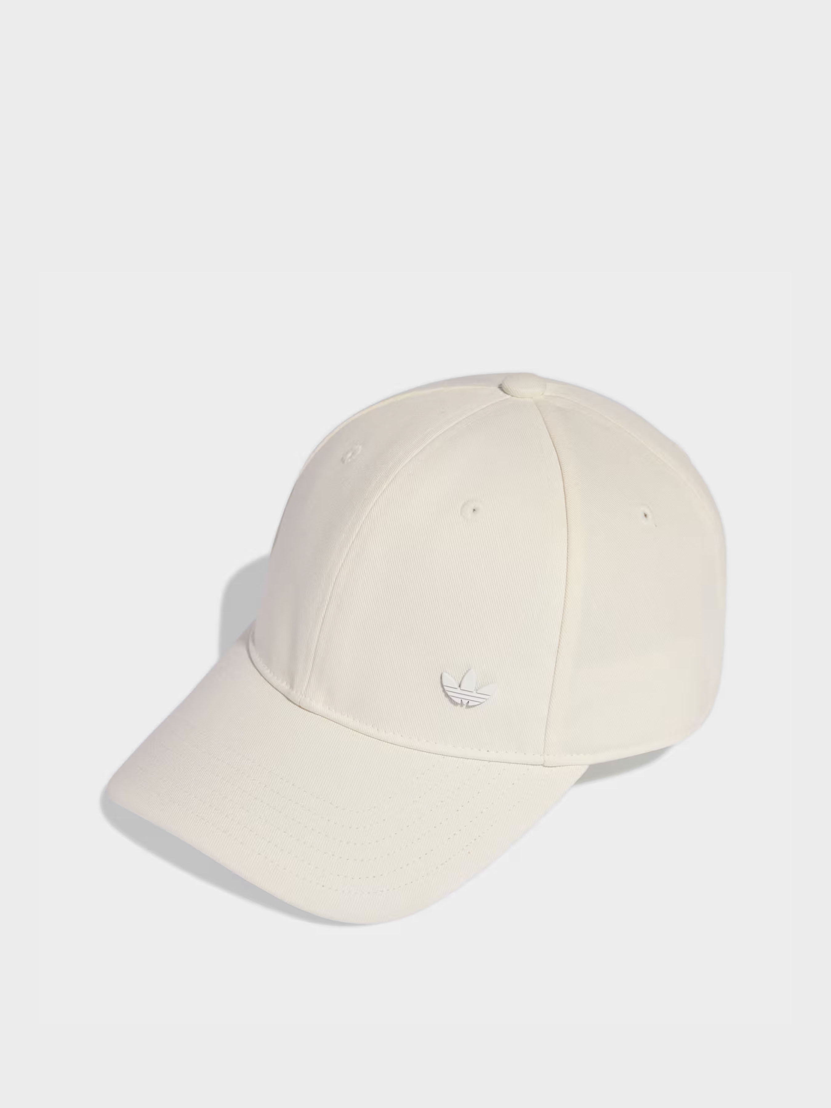 adidas EVERYDAY ICONSWITH TONAL METAL Кепка (CN4268) Унісекс колір - Білий матеріал - Бавовна adidas - купити в Україні