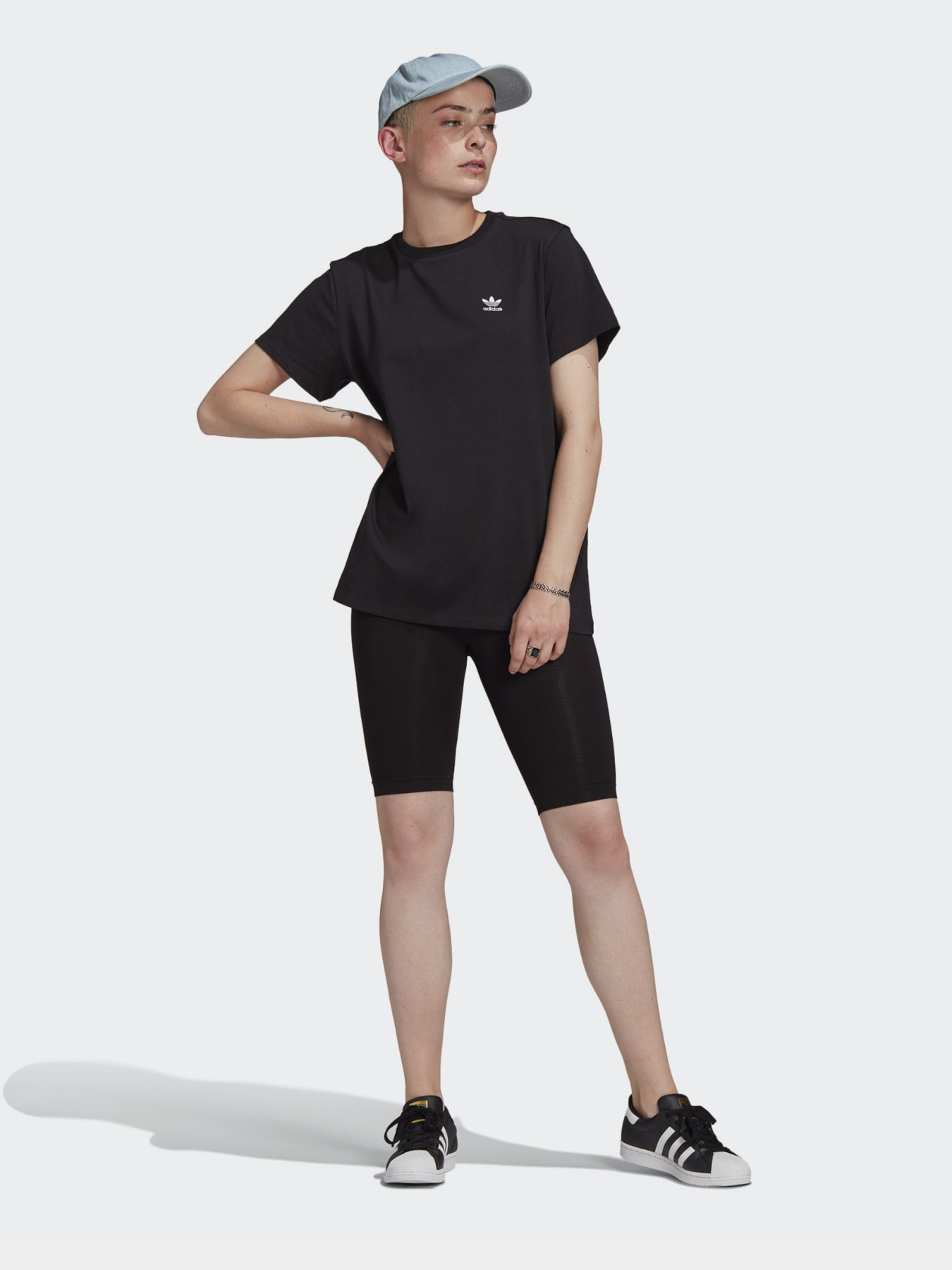 Футболка Adidas LOUNGEWEAR ADICOLOR CLASSICS LOOSE модель GN2919 Фото