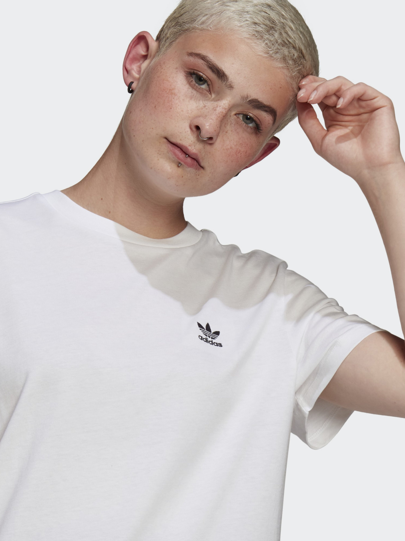 Футболка Adidas LOUNGEWEAR ADICOLOR CLASSICS LOOSE модель GN2924 Фото