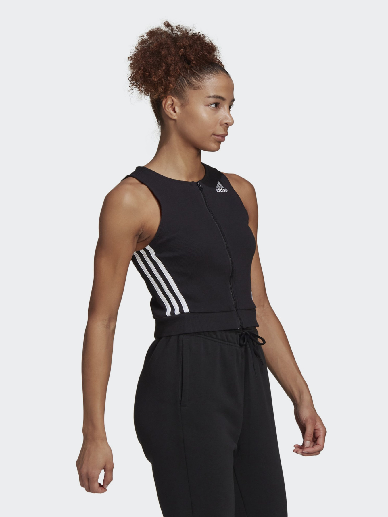 Топ Adidas SPORTSWEAR FITTED FIT модель GP8717 Фото