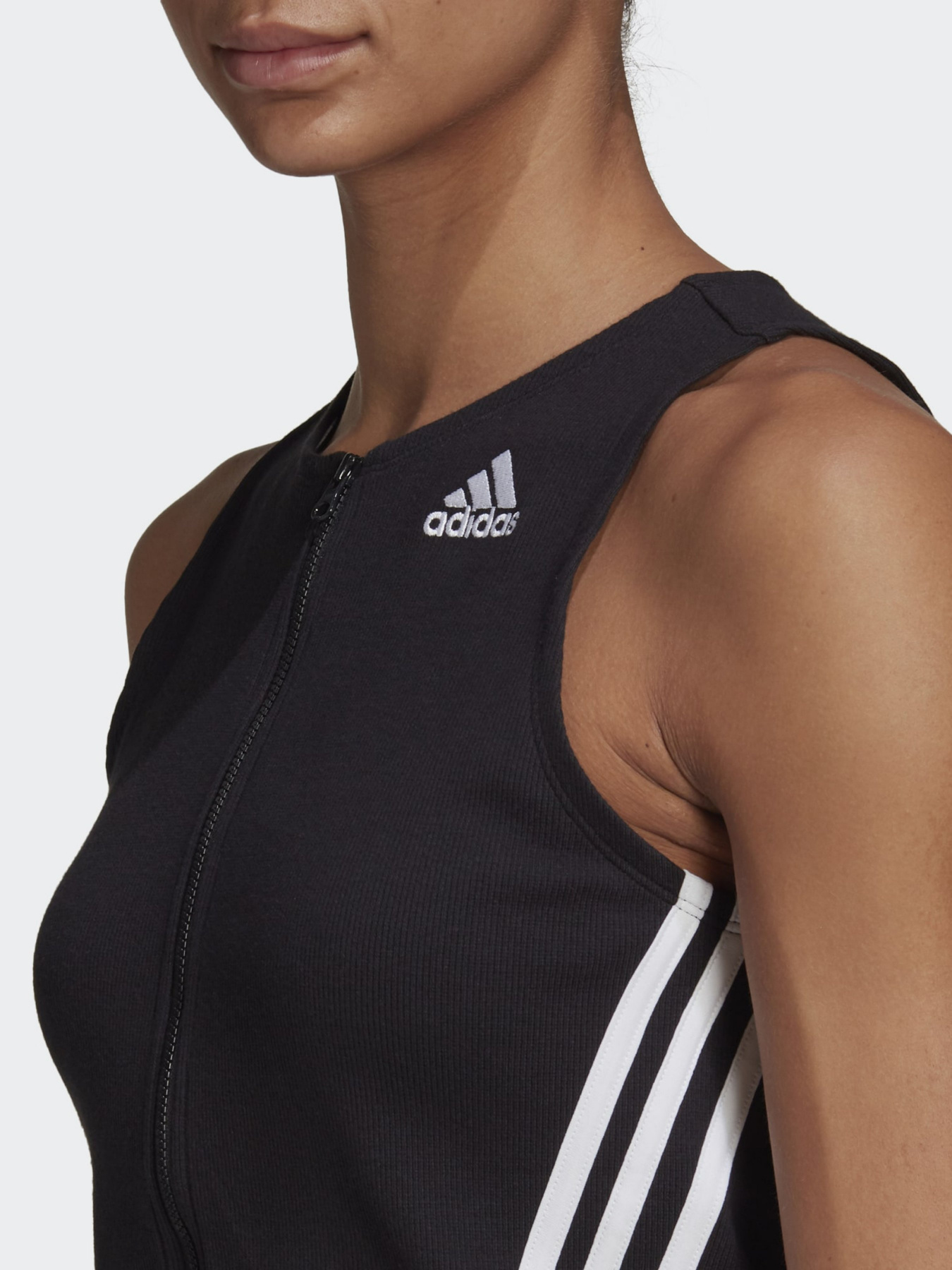 Топ Adidas SPORTSWEAR FITTED FIT модель GP8717 Фото