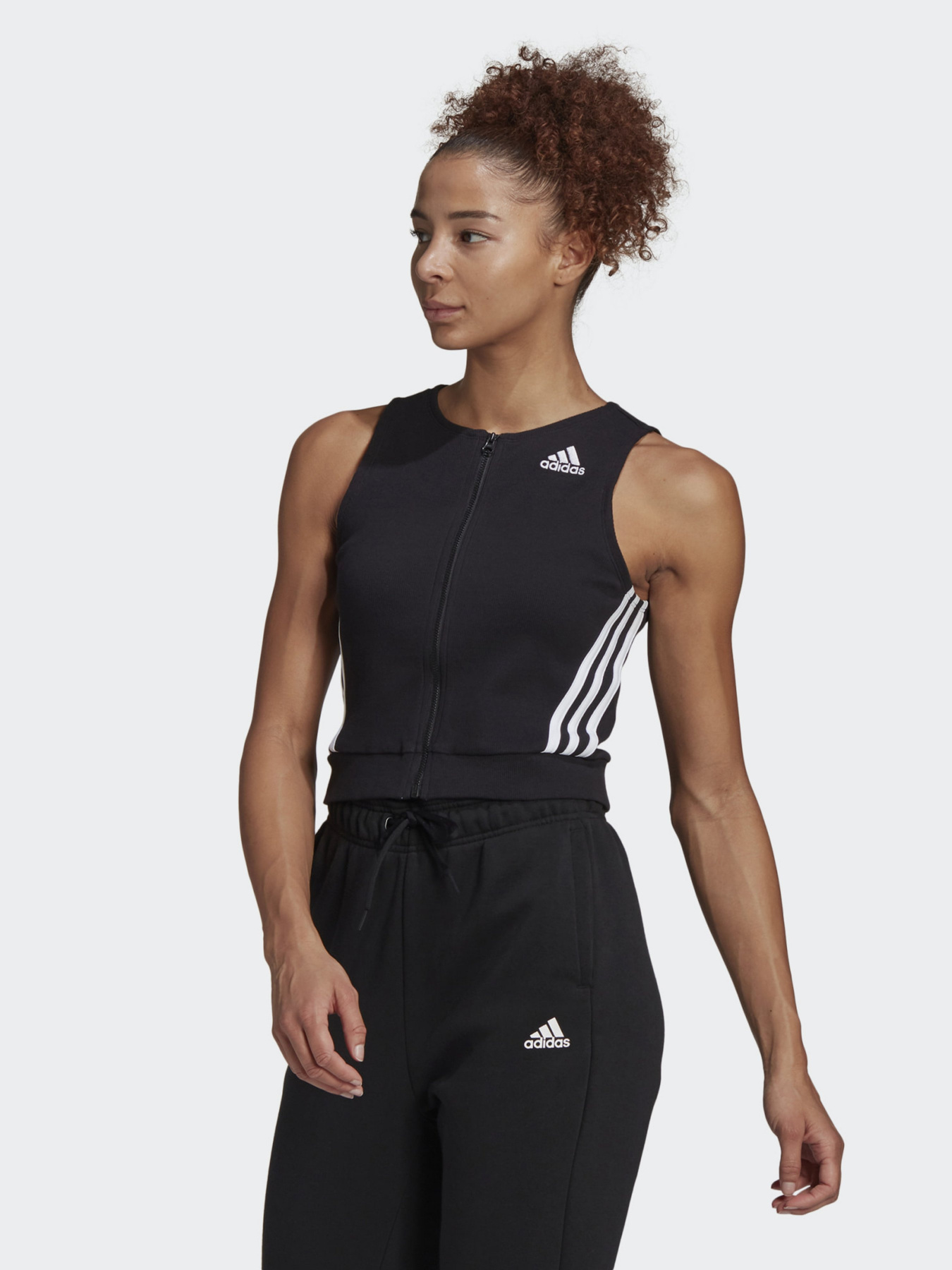 Топ Adidas SPORTSWEAR FITTED FIT модель GP8717 Фото