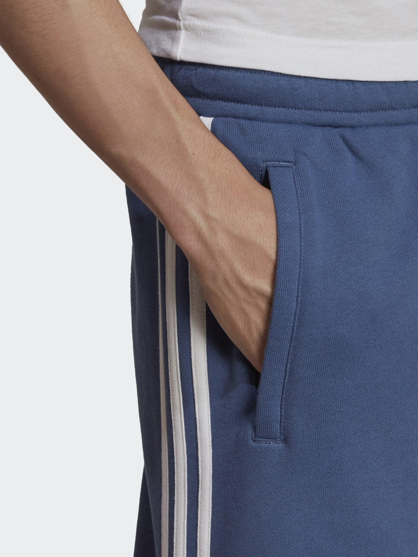 Повсякденні шорти Adidas Adicolor 3-STRIPES модель GN4474 Фото