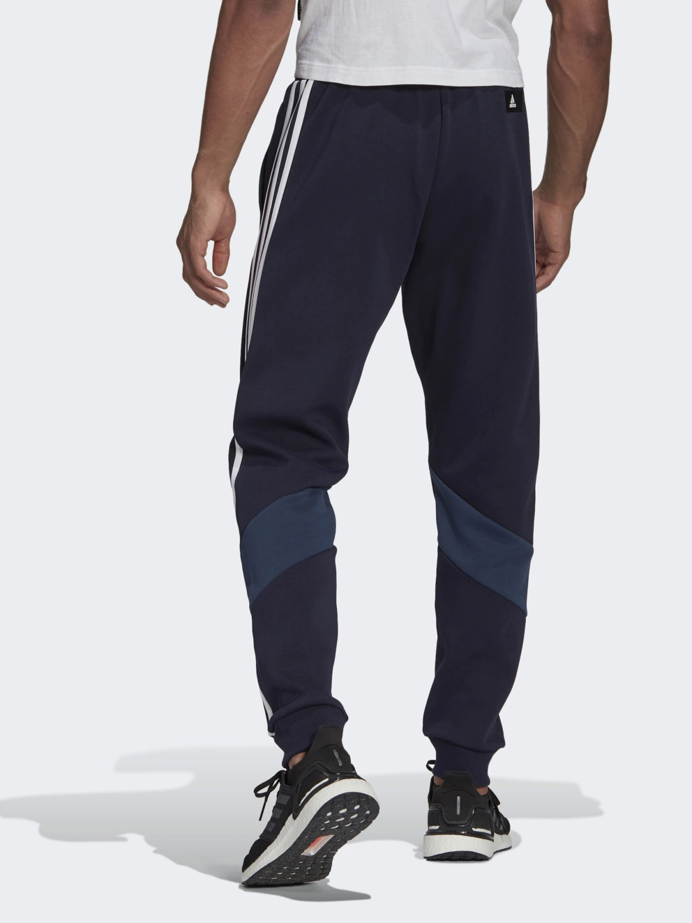 Штаны спортивные Adidas SPORTSWEAR 3-STRIPES модель GM6461 Фото