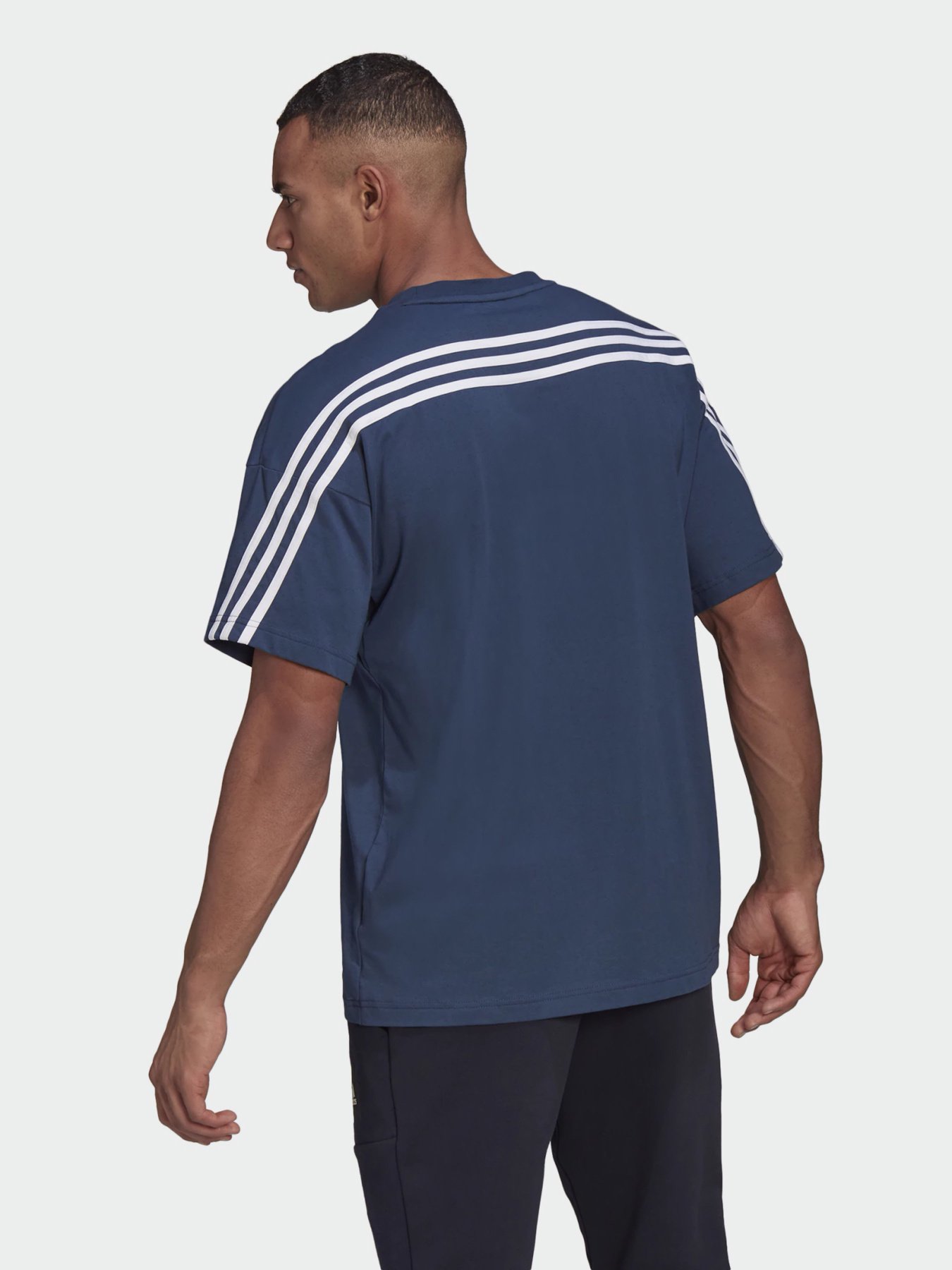 Футболки і поло Adidas SPORTSWEAR 3-STRIPES модель GP9509 Футболки і поло Adidas SPORTSWEAR 3-STRIPES модель GP9509 Фото