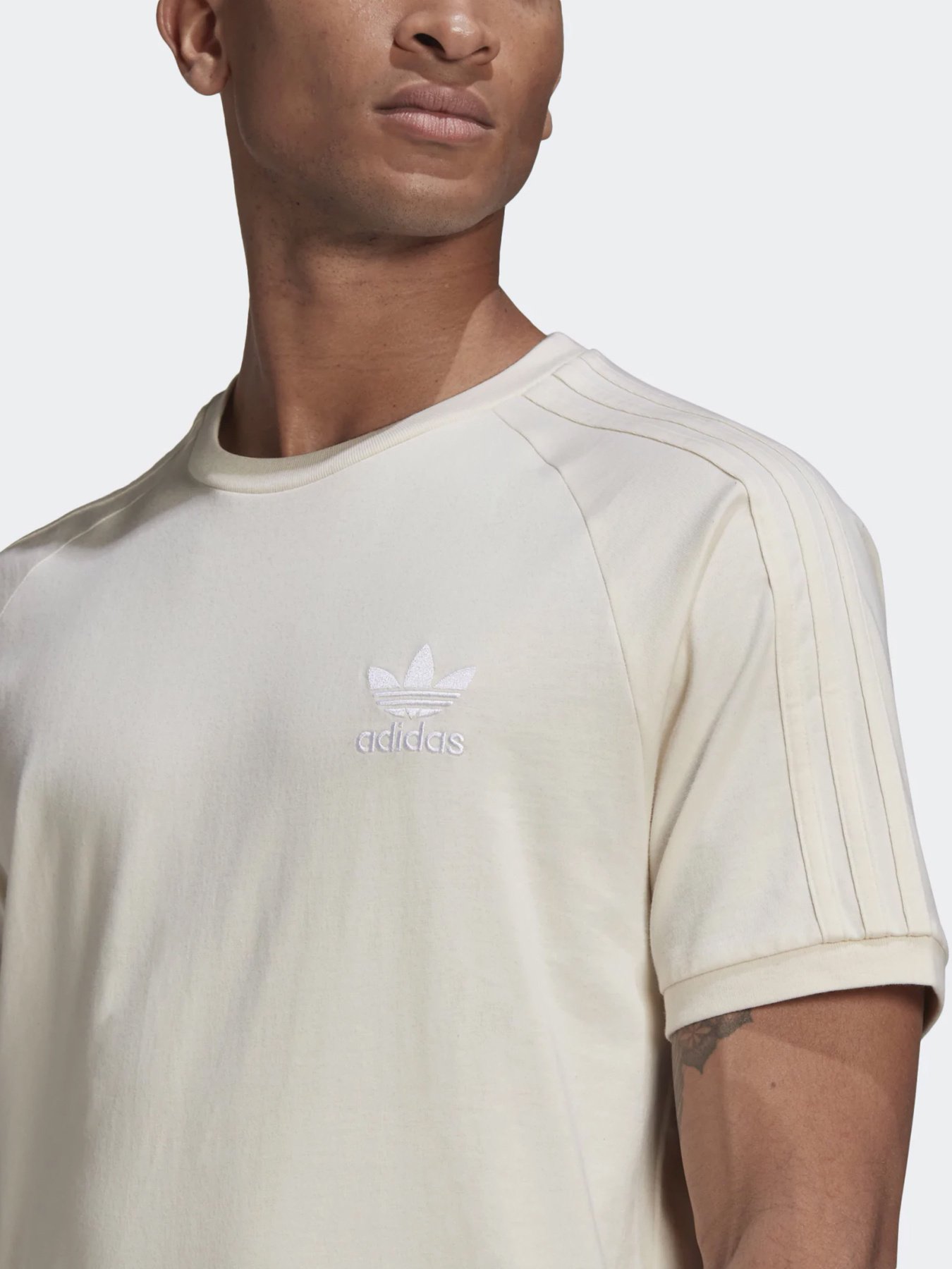 Футболки і поло Adidas ADICOLOR 3-STRIPES NO-DYE модель GN4187 Футболки і поло Adidas ADICOLOR 3-STRIPES NO-DYE модель GN4187 Фото