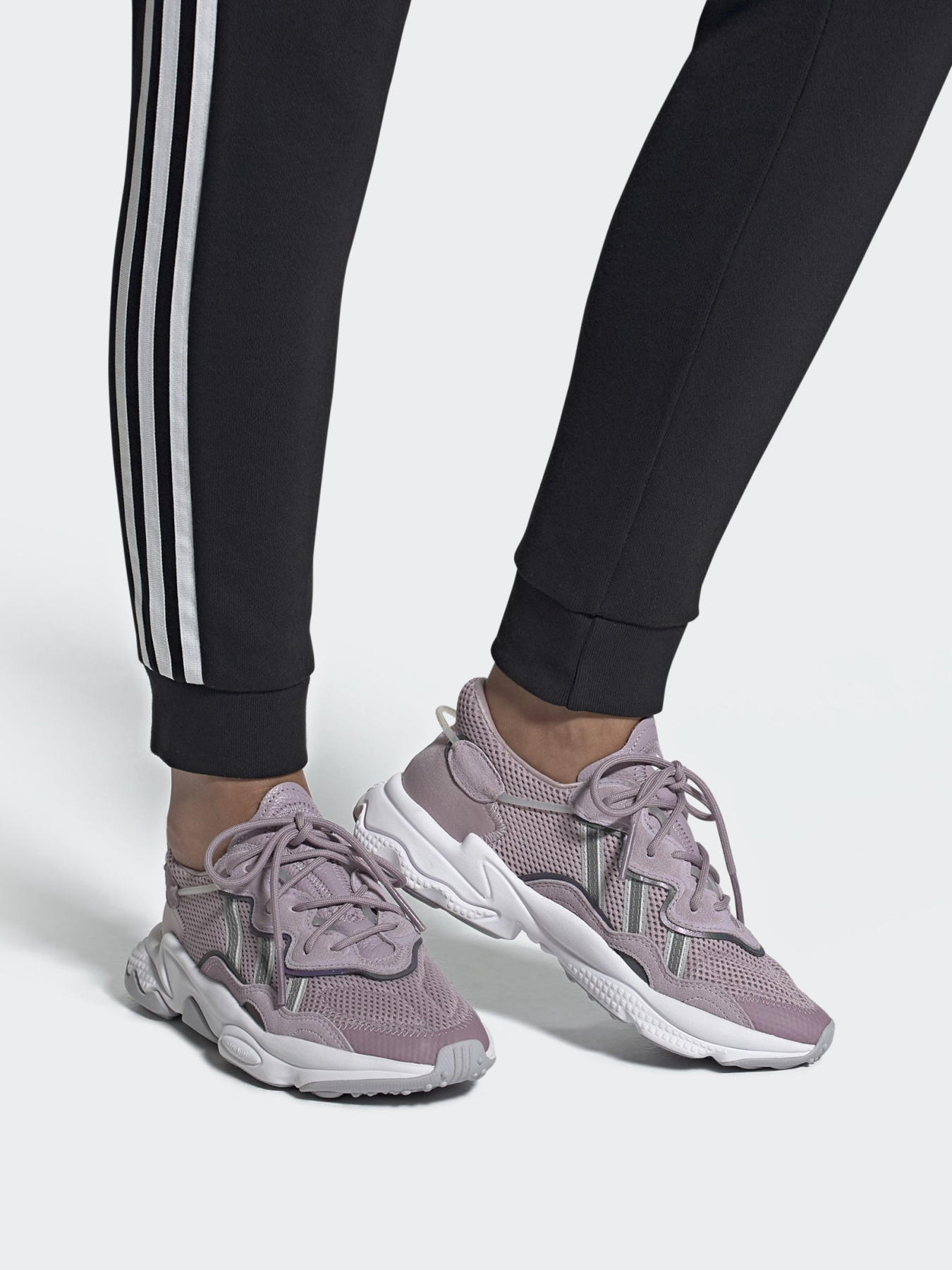 Кроссовки повседневные Adidas OZWEEGO модель EG9205 Фото