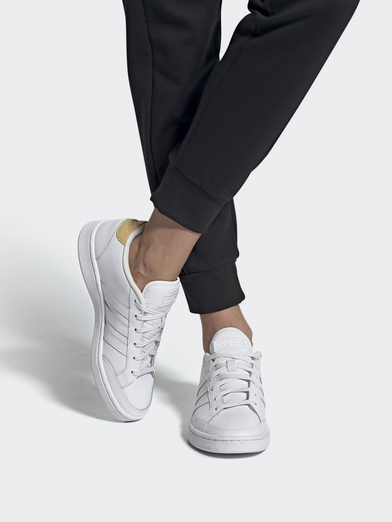 Кеды низкие Adidas GRAND COURT SE модель FW3301 Кеды низкие Adidas GRAND COURT SE модель FW3301 Фото