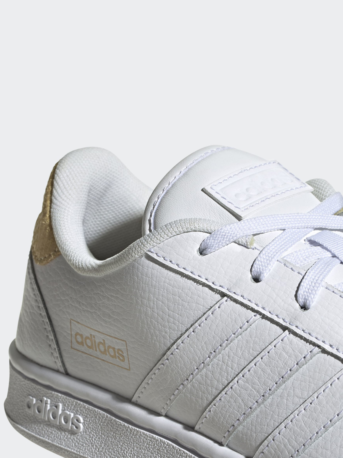 Кеды низкие Adidas GRAND COURT SE модель FW3301 Кеды низкие Adidas GRAND COURT SE модель FW3301 Фото