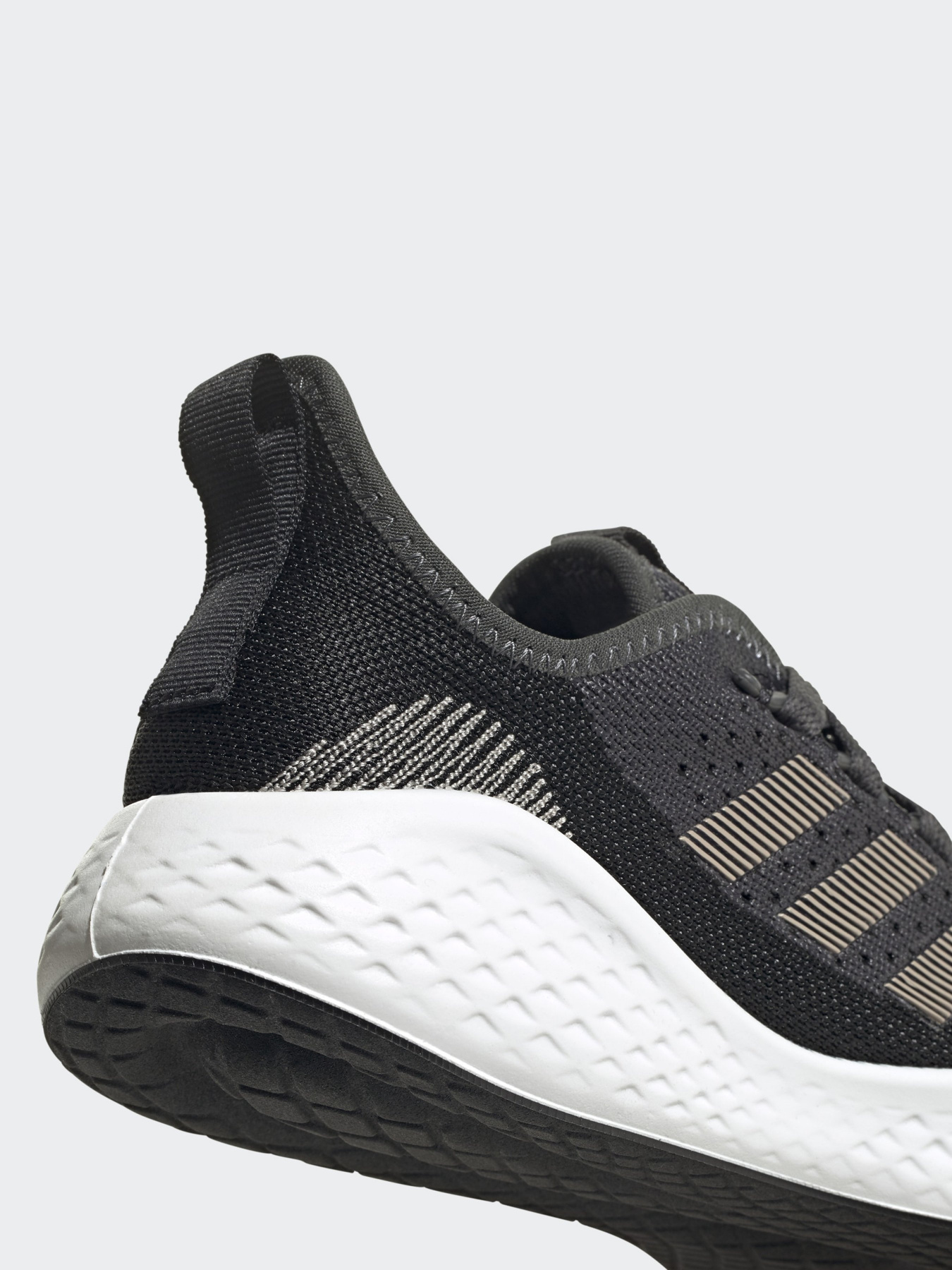 Кросівки для тренувань Adidas FLUIDFLOW 2.0 модель FZ1977 Фото