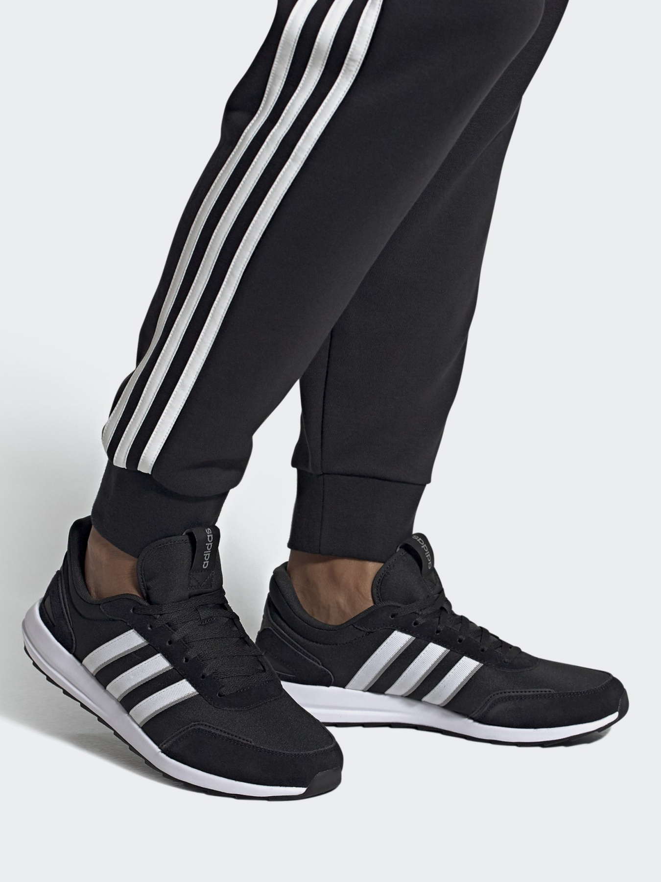 Кросівки повсякденні Adidas RETRORUNNER модель FV7034 Фото