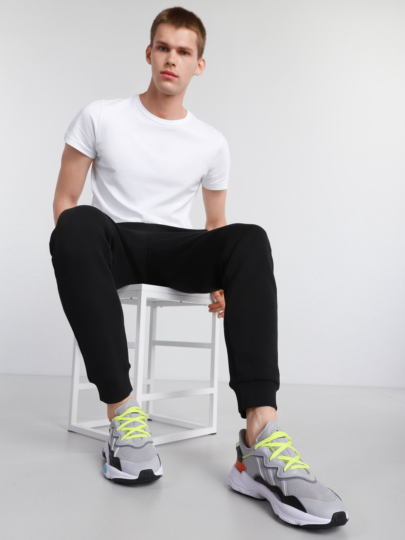 Кроссовки повседневные Adidas OZWEEGO модель FX6058 Кроссовки повседневные Adidas OZWEEGO модель FX6058 Фото