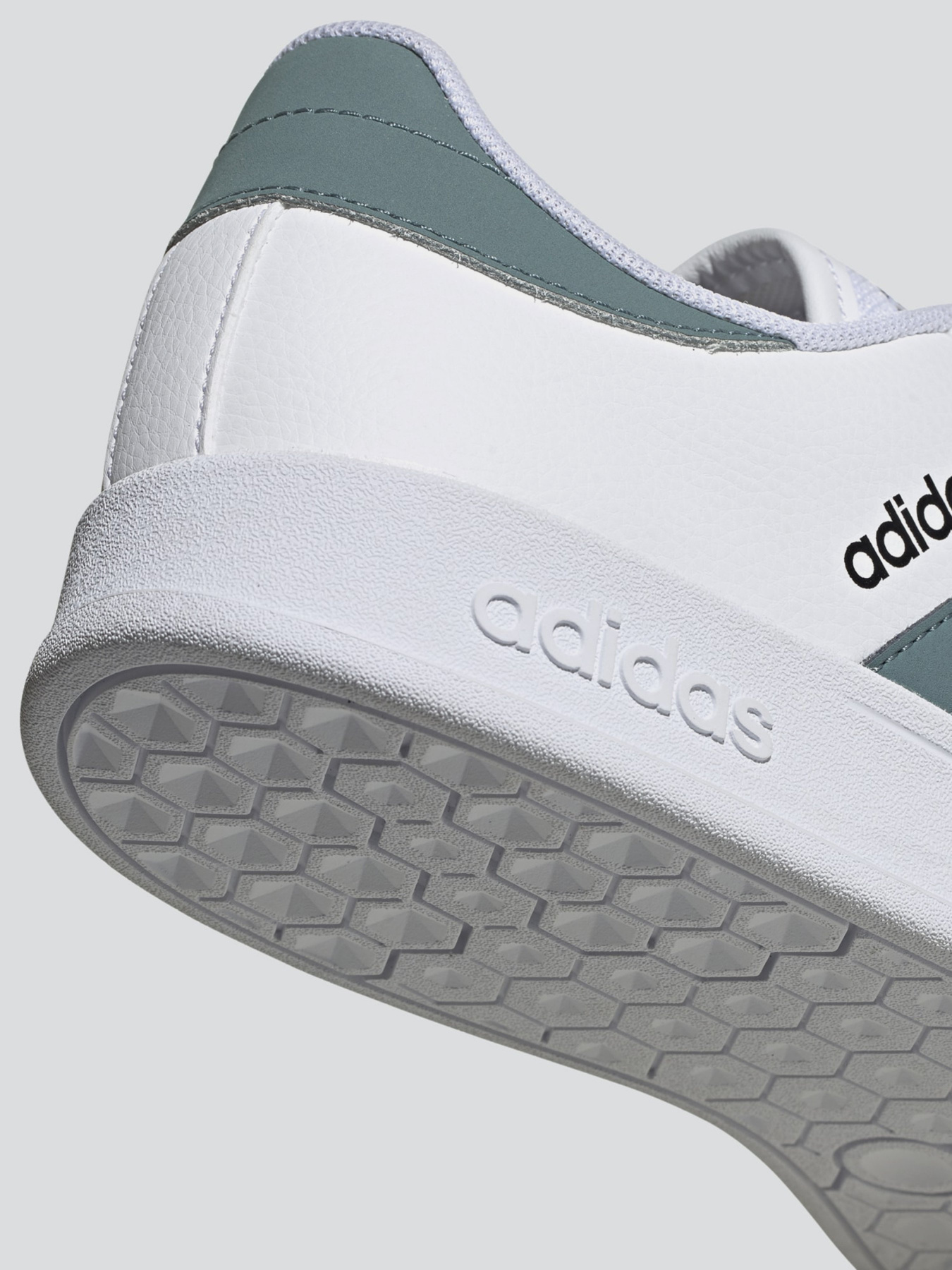 Кросівки Adidas BREAKNET модель FZ1839 Фото