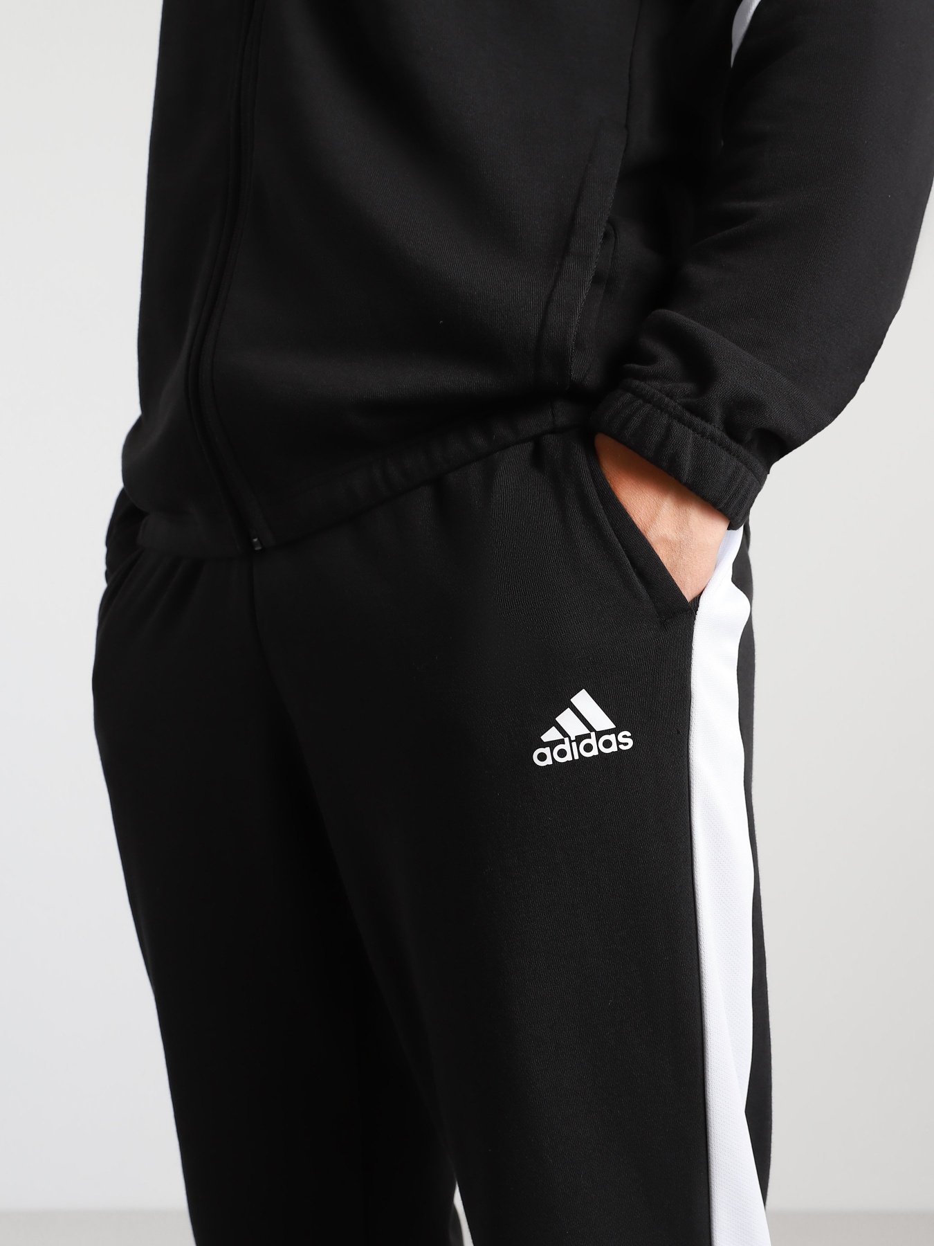 Спортивный костюм Adidas модель GM3826 Фото