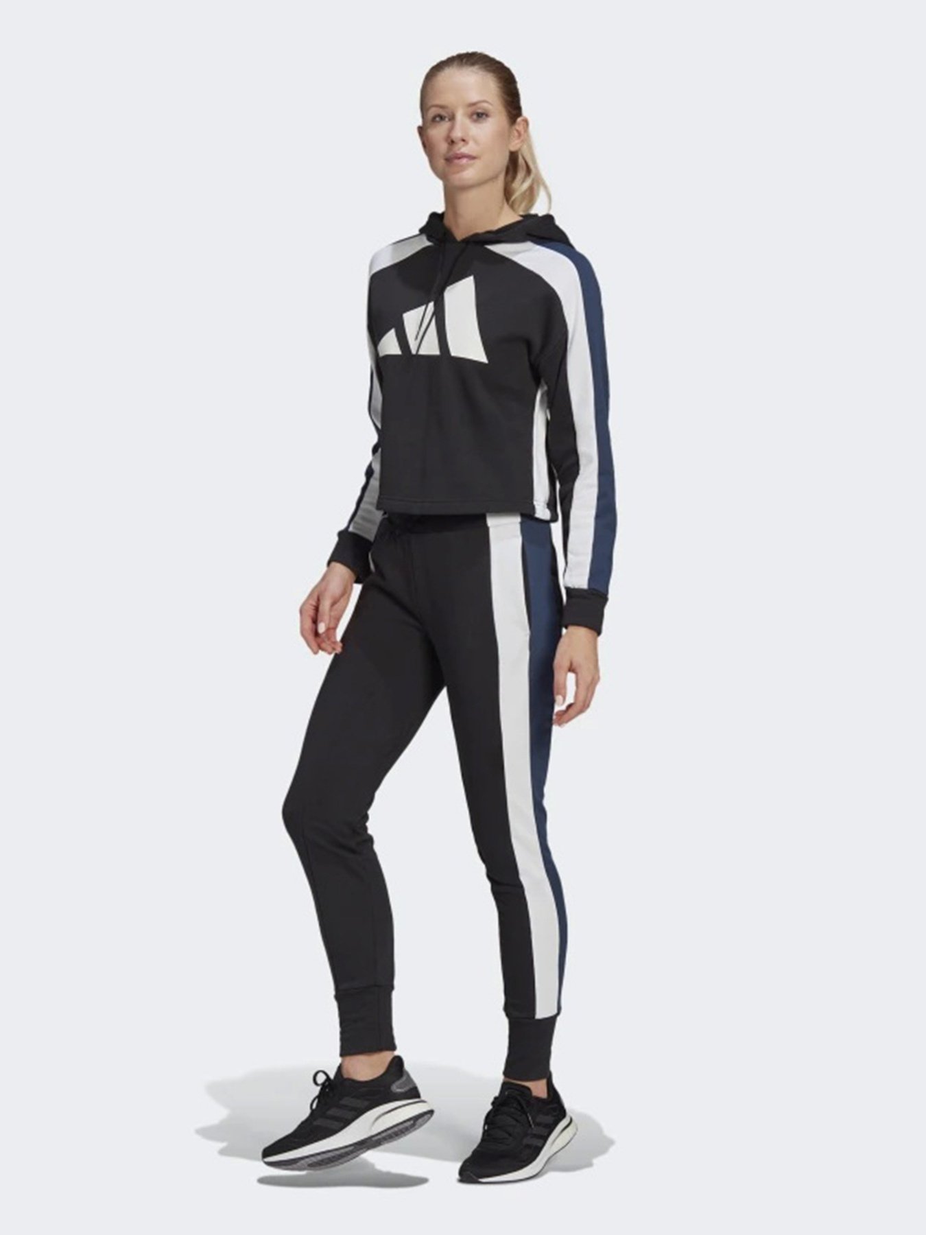 Спортивный костюм Adidas SPORTSWEAR BADGE OF SPORT модель GL9482 Фото