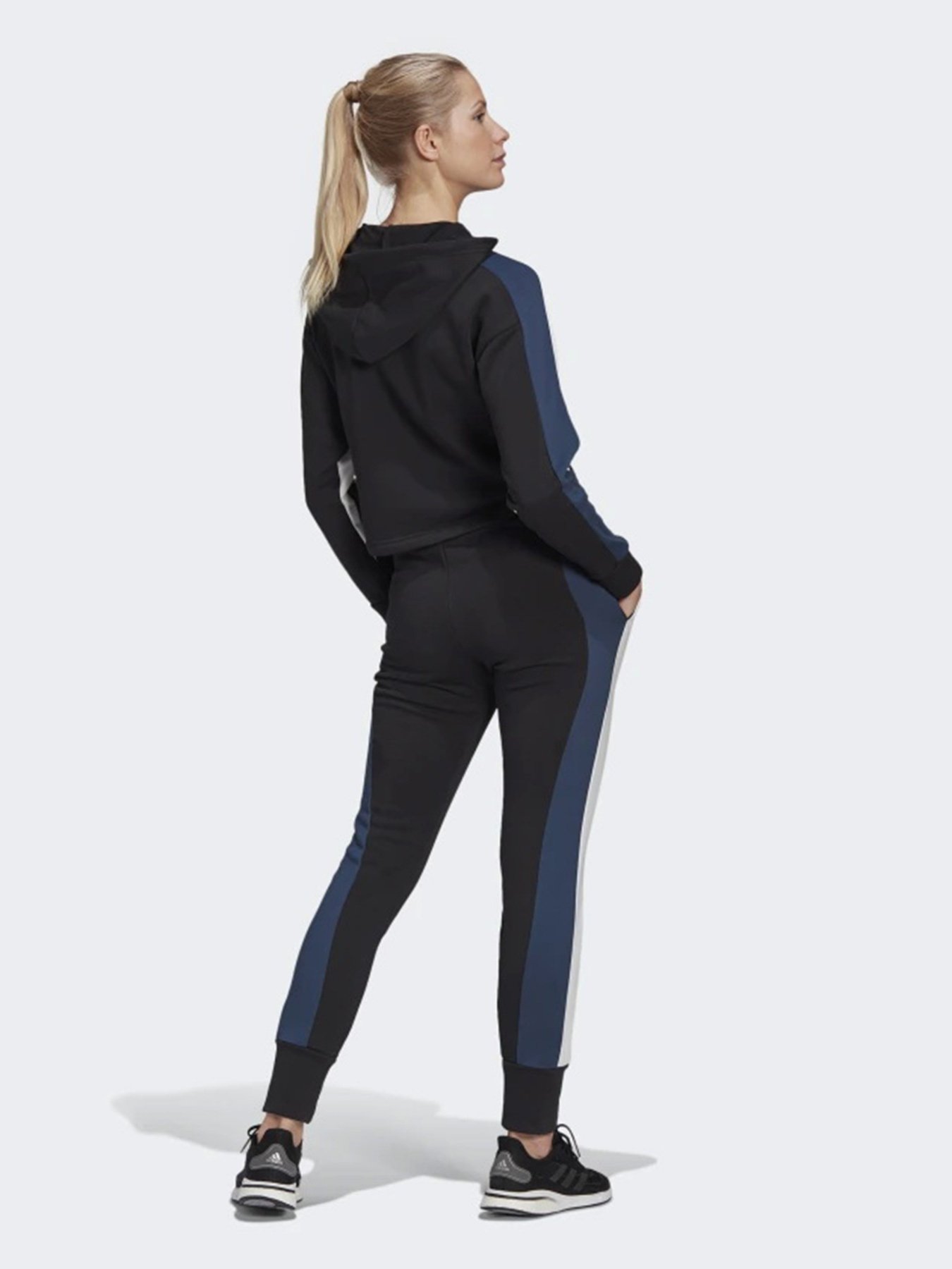 Спортивный костюм Adidas SPORTSWEAR BADGE OF SPORT модель GL9482 Фото