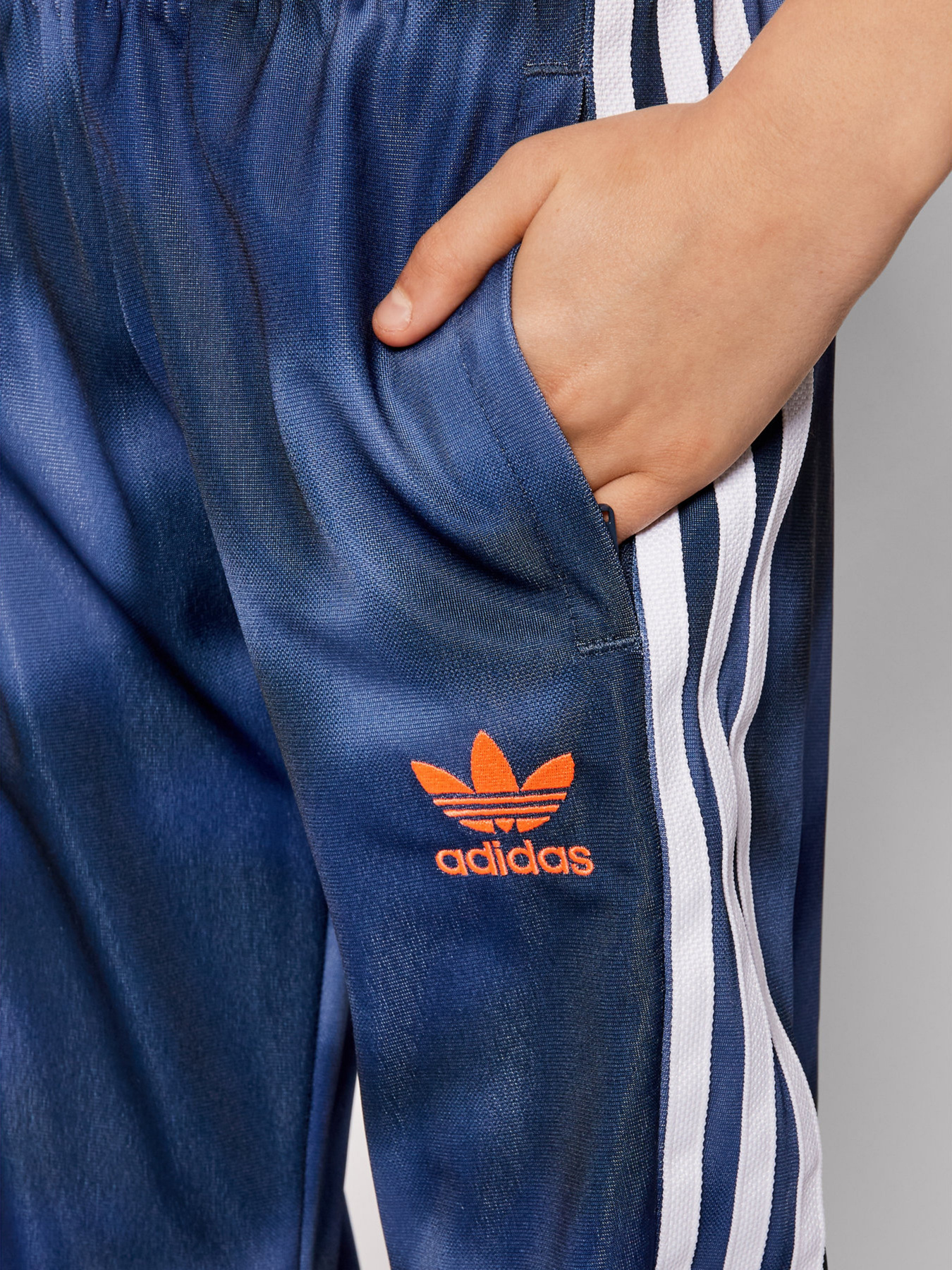 Штаны спортивные Adidas ALLOVER PRINT CAMO SST модель GN4129 Фото