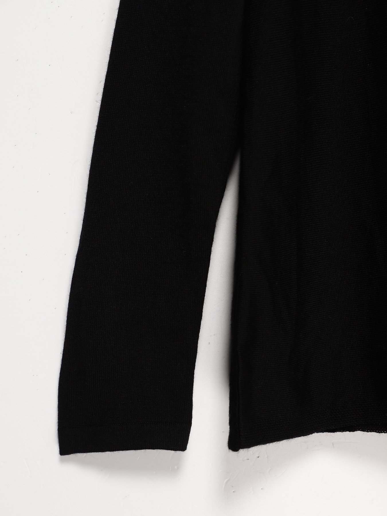 Джемпер COS модель 0438318_чорний Фото