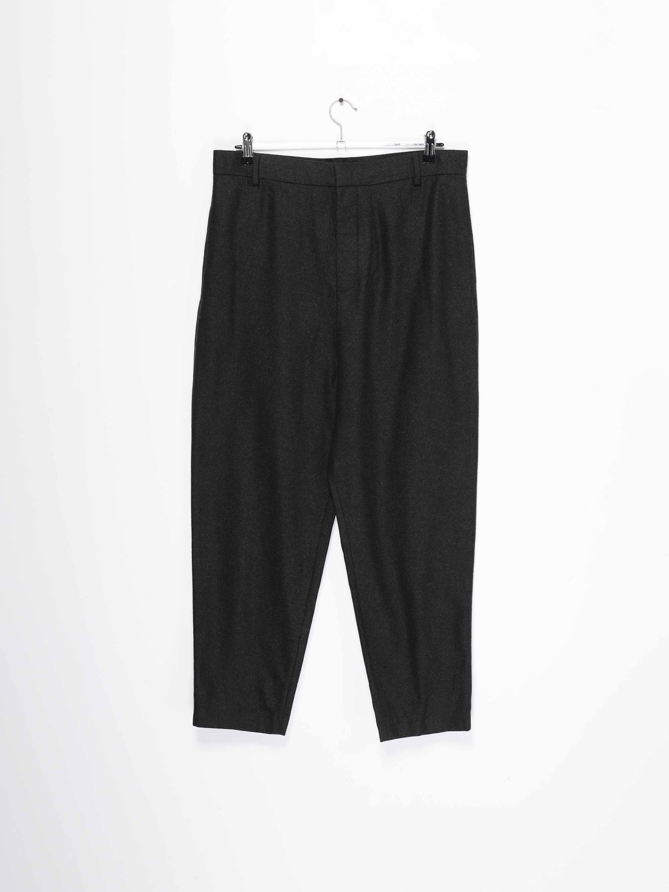 Штани повсякденні COS модель 0440126_т.сірий Фото