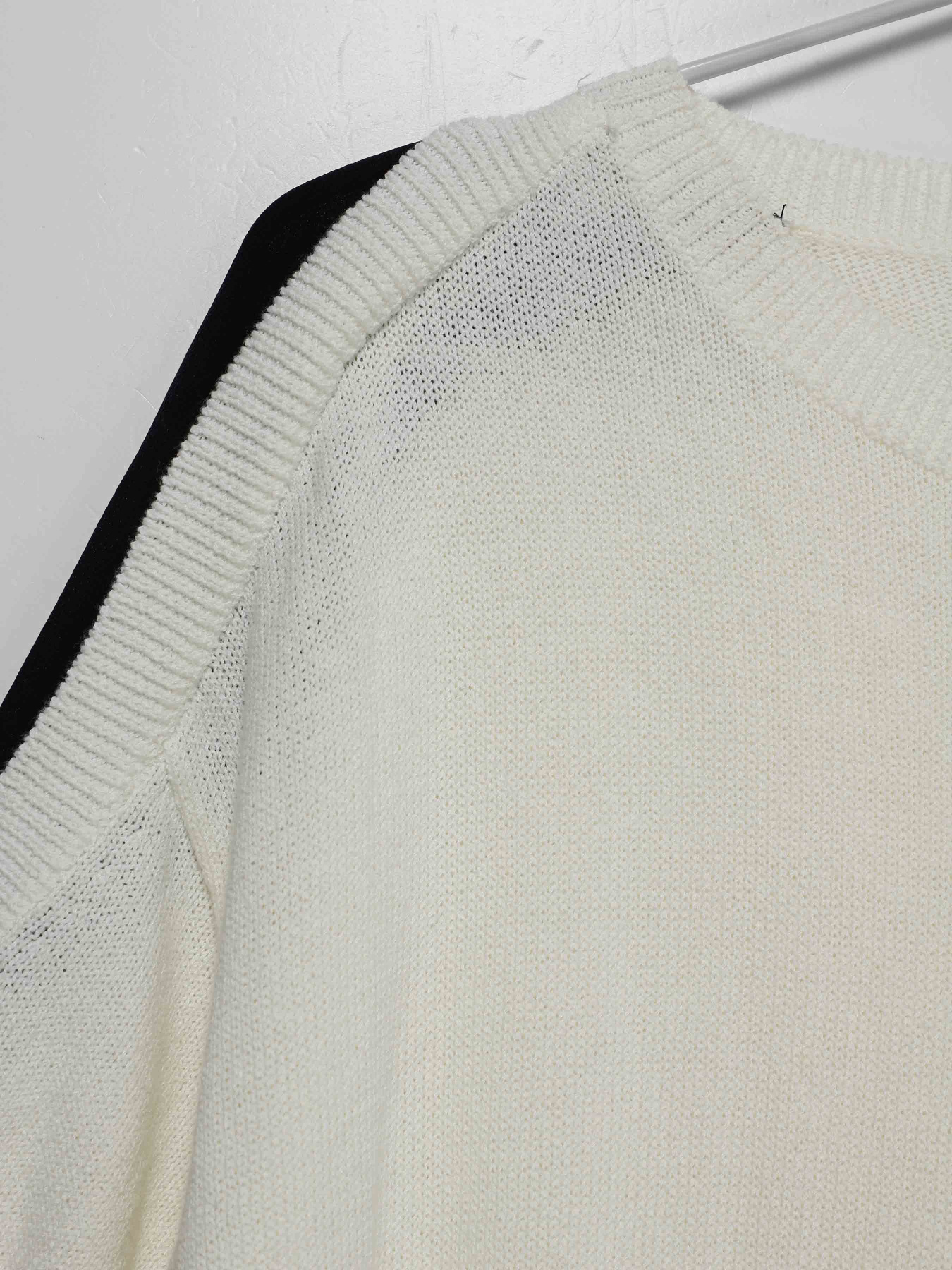 Футболка COS модель 0458645_білий з т.синім Фото