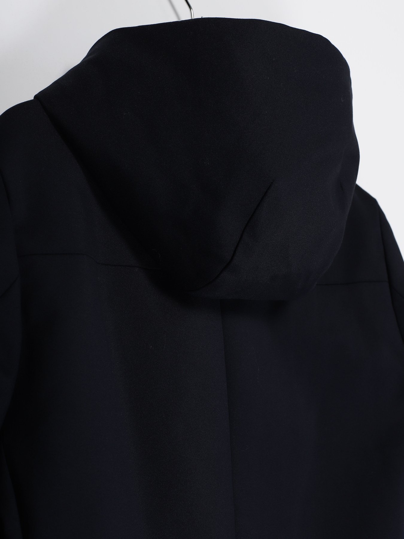 Демісезонна куртка COS модель 0237403_т.синій Фото