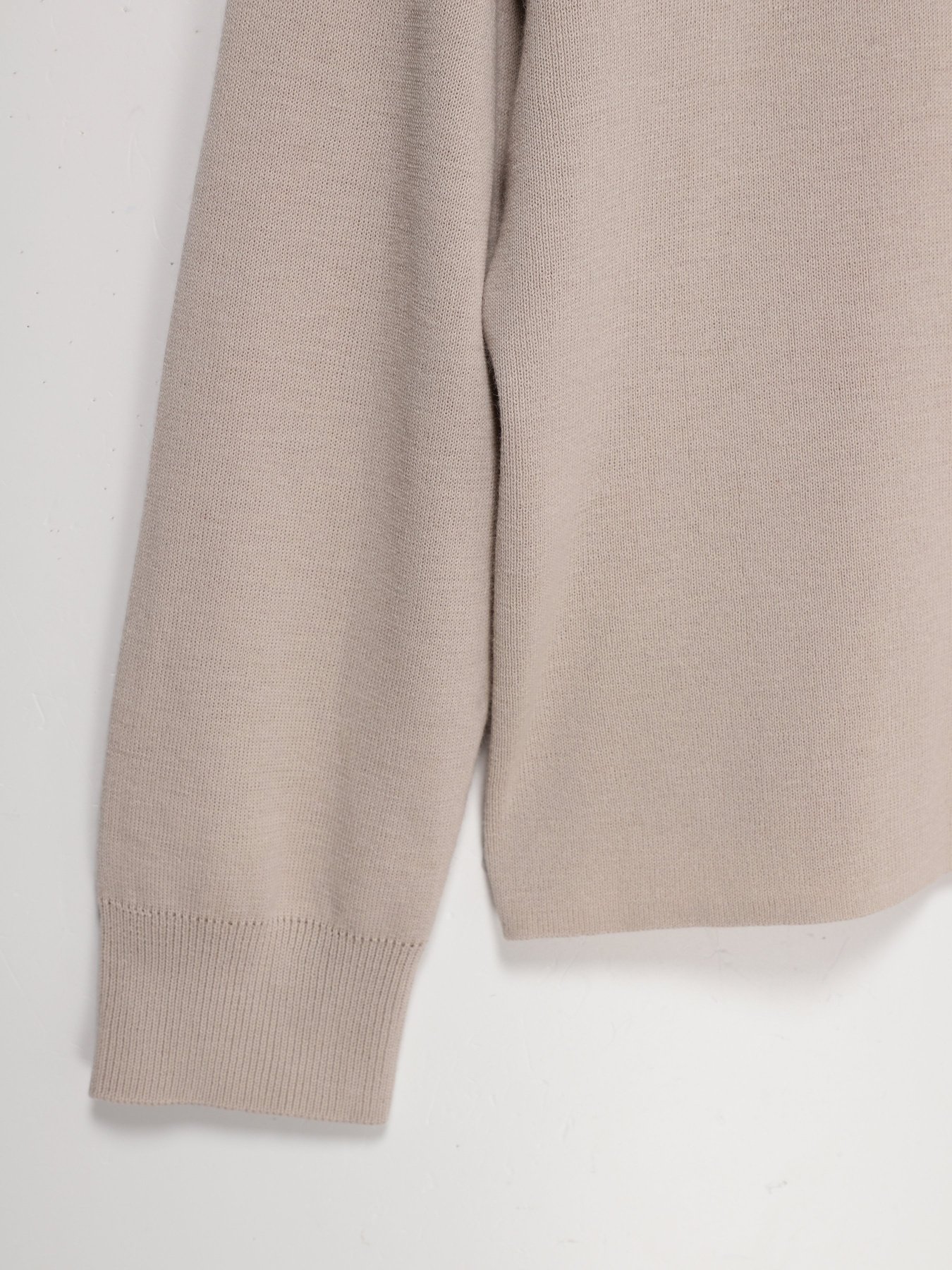 Джемпер COS модель 0593705_бежевий з помаранчевим Фото