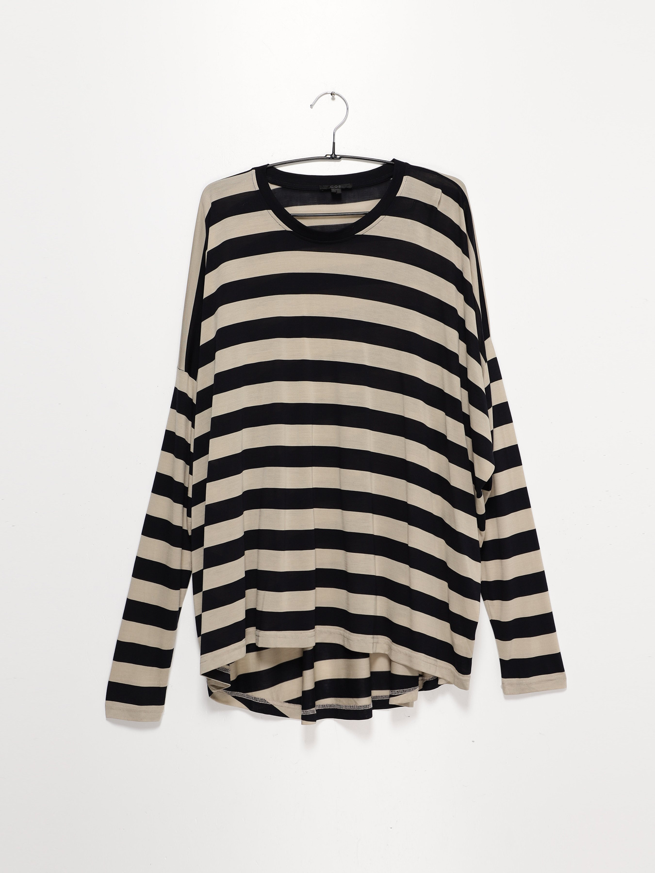 Джемпер COS модель 0753459_бежевий з чорним Фото