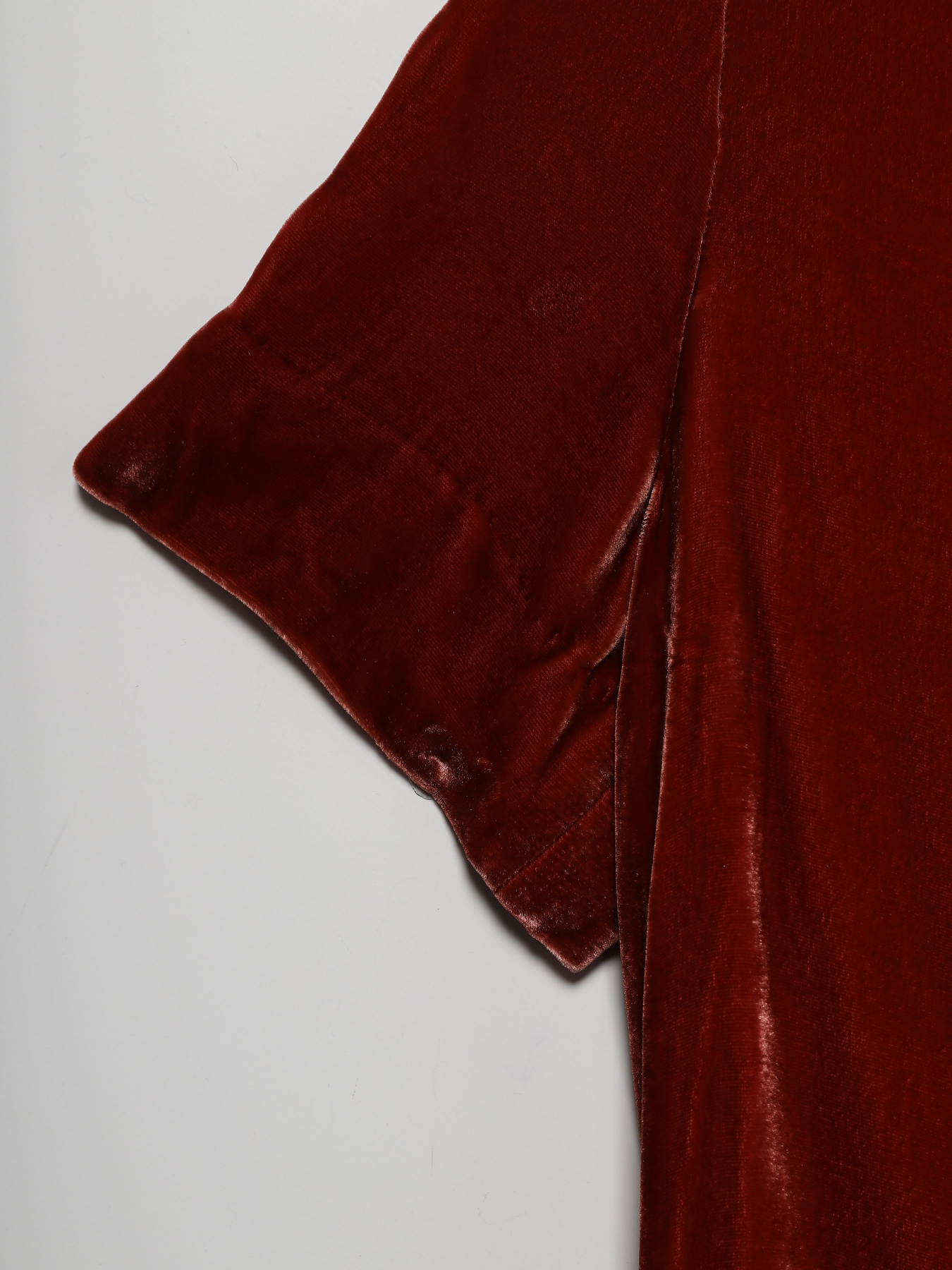 Футболка COS модель 0779323_коричневий Фото